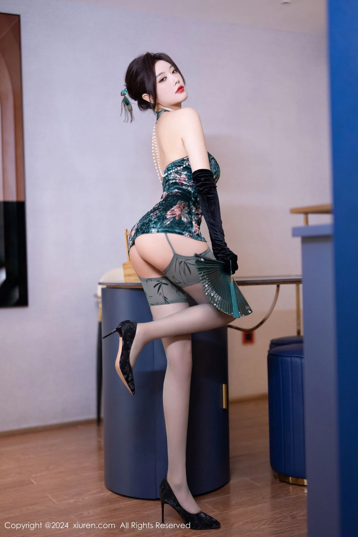 杨晨晨Yome性感古风旗袍服饰配超薄肉丝秀丰腴身姿绝美写真 第 26 张
