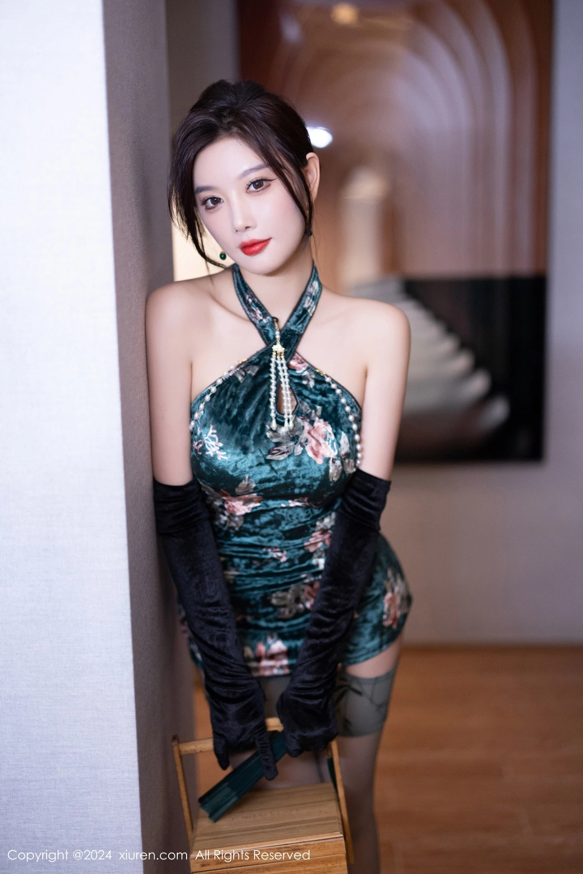 杨晨晨Yome性感古风旗袍服饰配超薄肉丝秀丰腴身姿绝美写真 第 34 张