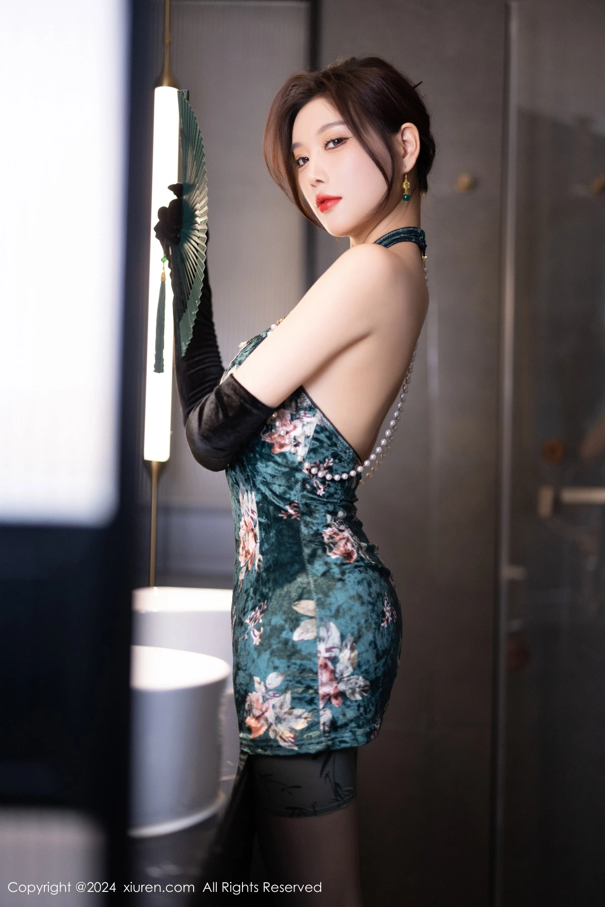 杨晨晨Yome性感古风旗袍服饰配超薄肉丝秀丰腴身姿绝美写真 第 6 张