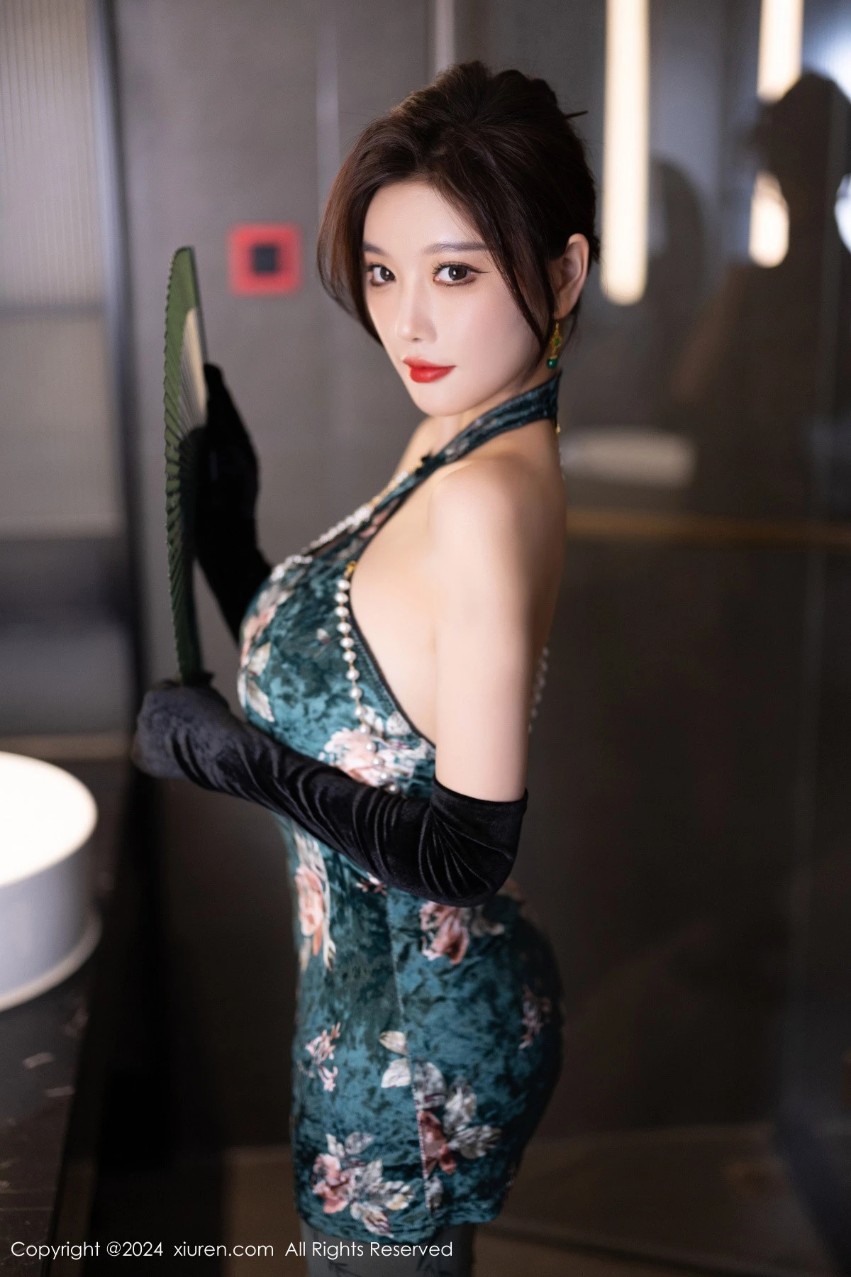 杨晨晨Yome性感古风旗袍服饰配超薄肉丝秀丰腴身姿绝美写真 第 8 张