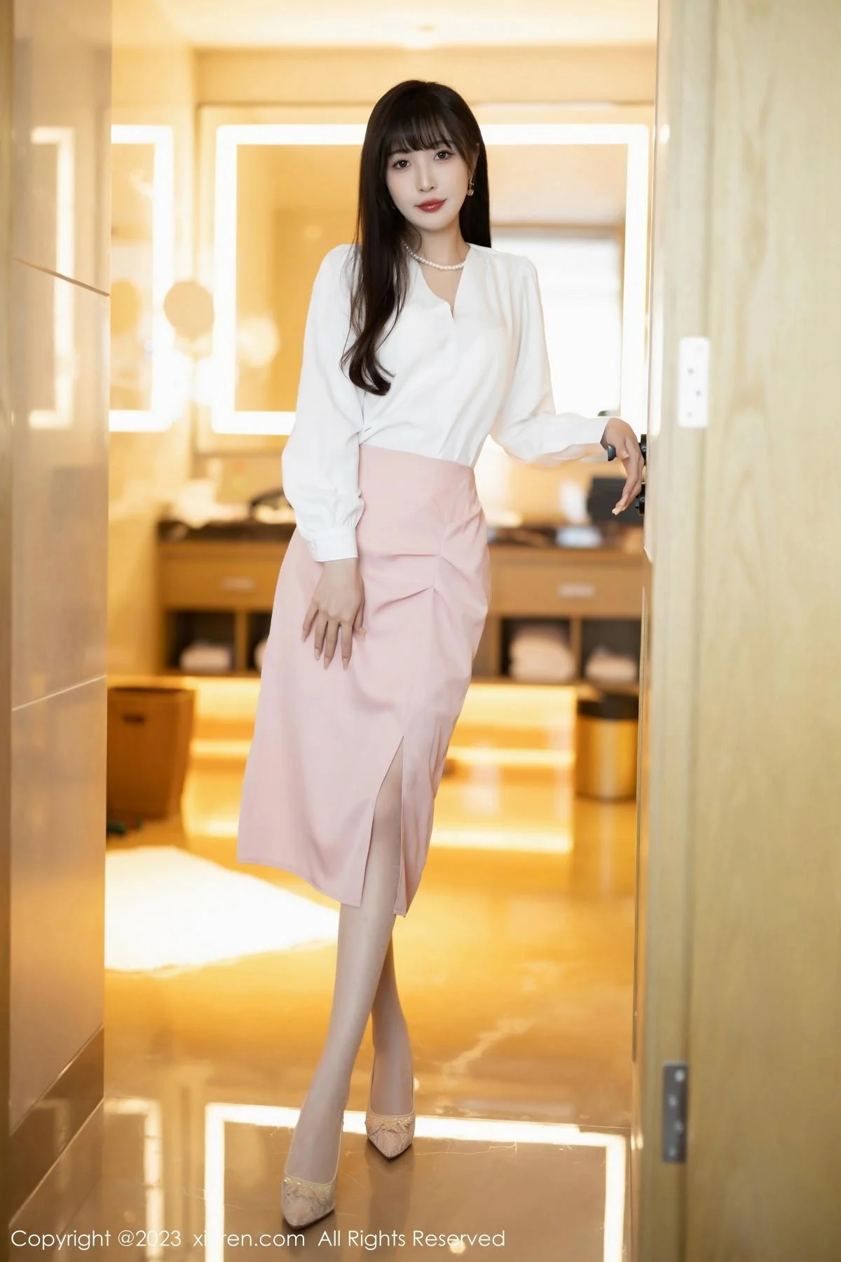 林星阑半脱露性感白色内衣配原色丝袜秀曼妙身姿绝美写真 第 2 张