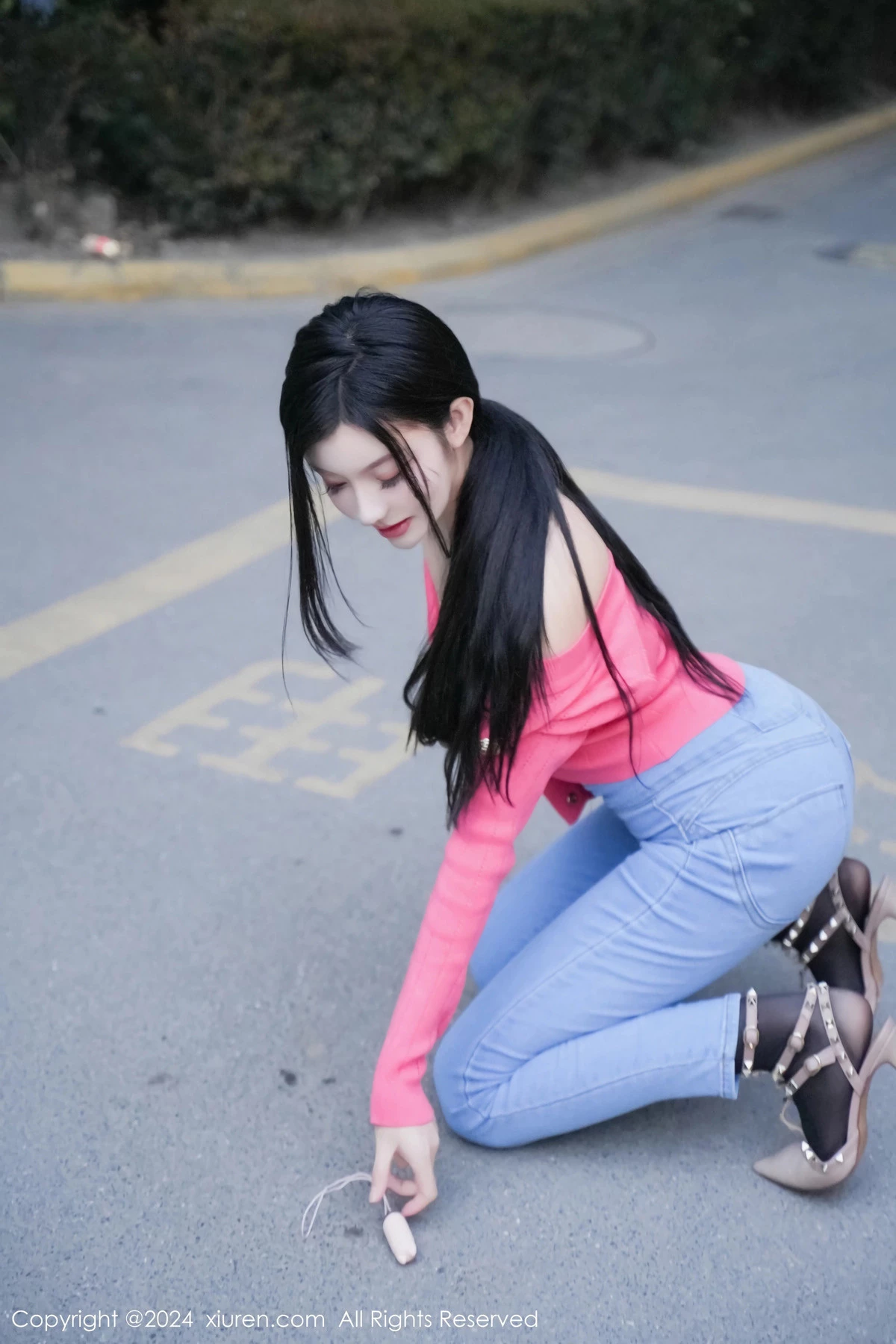 龙雪儿脱牛仔裤露性感黑色内衣配开档黑丝极致魅惑写真 第 19 张