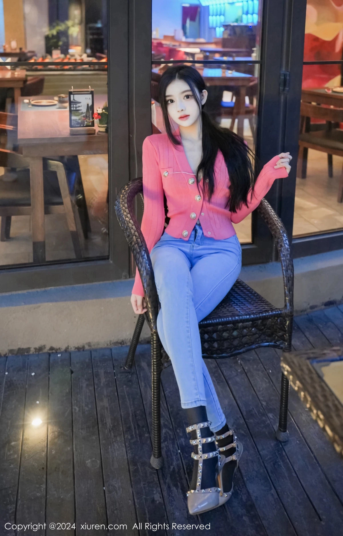 龙雪儿脱牛仔裤露性感黑色内衣配开档黑丝极致魅惑写真 第 30 张