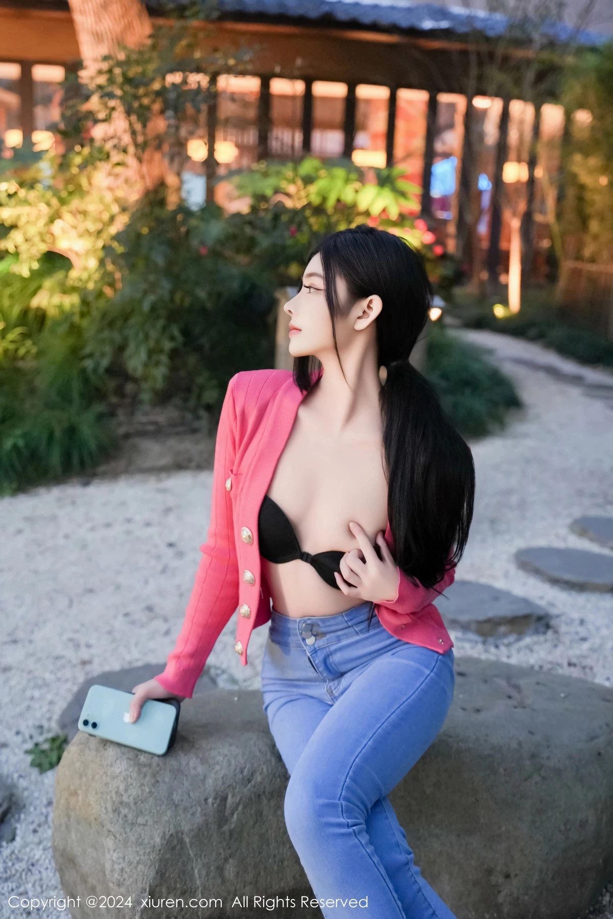 龙雪儿脱牛仔裤露性感黑色内衣配开档黑丝极致魅惑写真 第 40 张