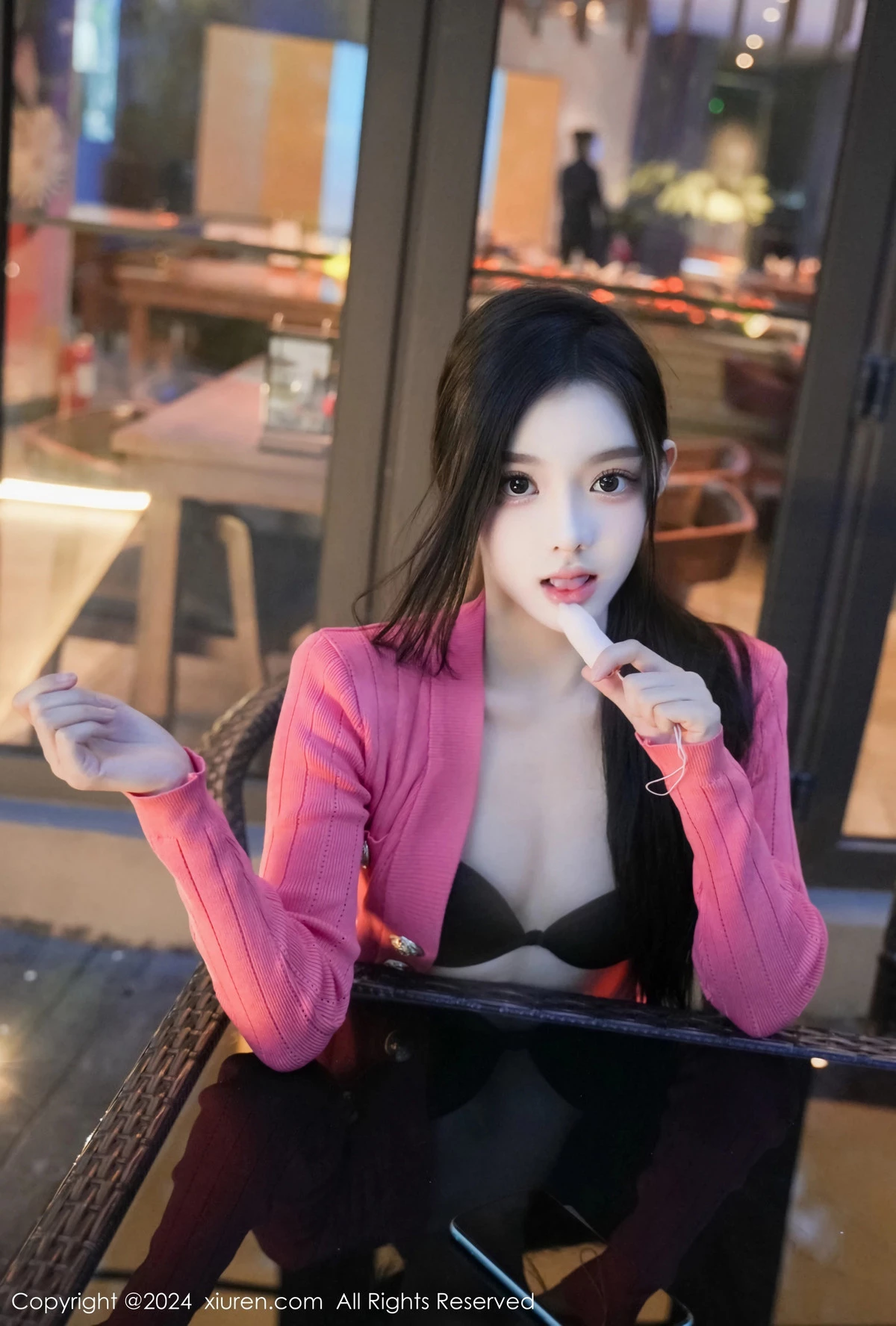 龙雪儿脱牛仔裤露性感黑色内衣配开档黑丝极致魅惑写真 第 5 张