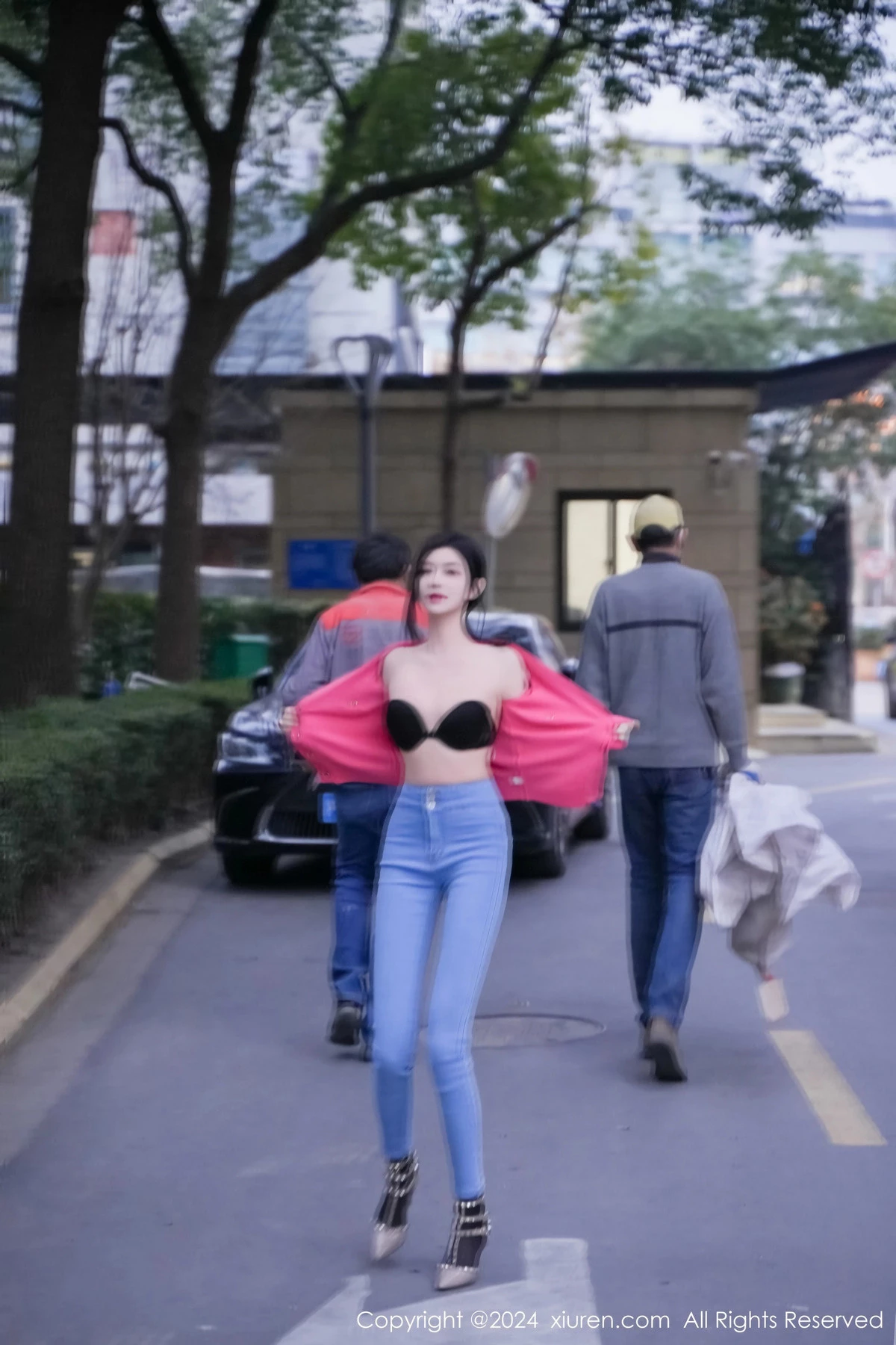 龙雪儿脱牛仔裤露性感黑色内衣配开档黑丝极致魅惑写真 第 67 张