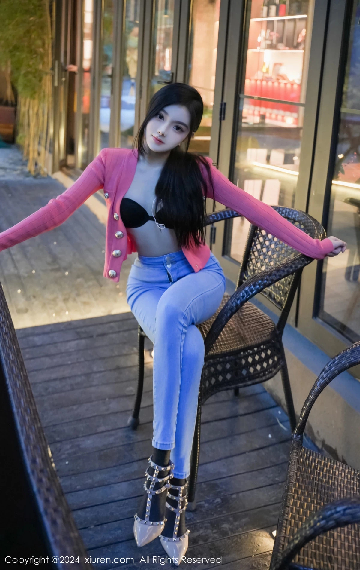 龙雪儿脱牛仔裤露性感黑色内衣配开档黑丝极致魅惑写真 第 69 张
