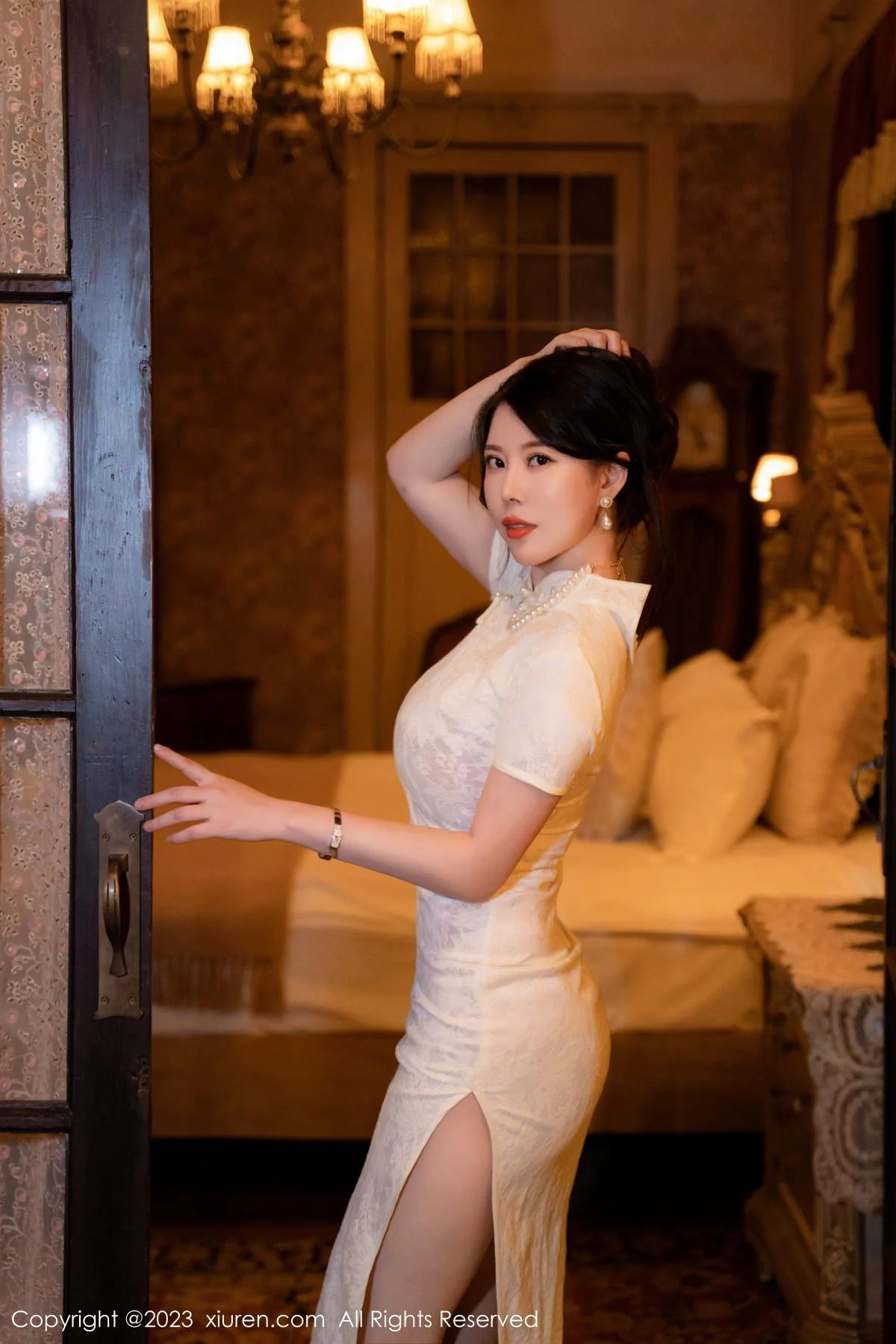白茹雪脱性感白色旗袍露花色轻透内衣秀丰满身材绝美写真 第 1 张