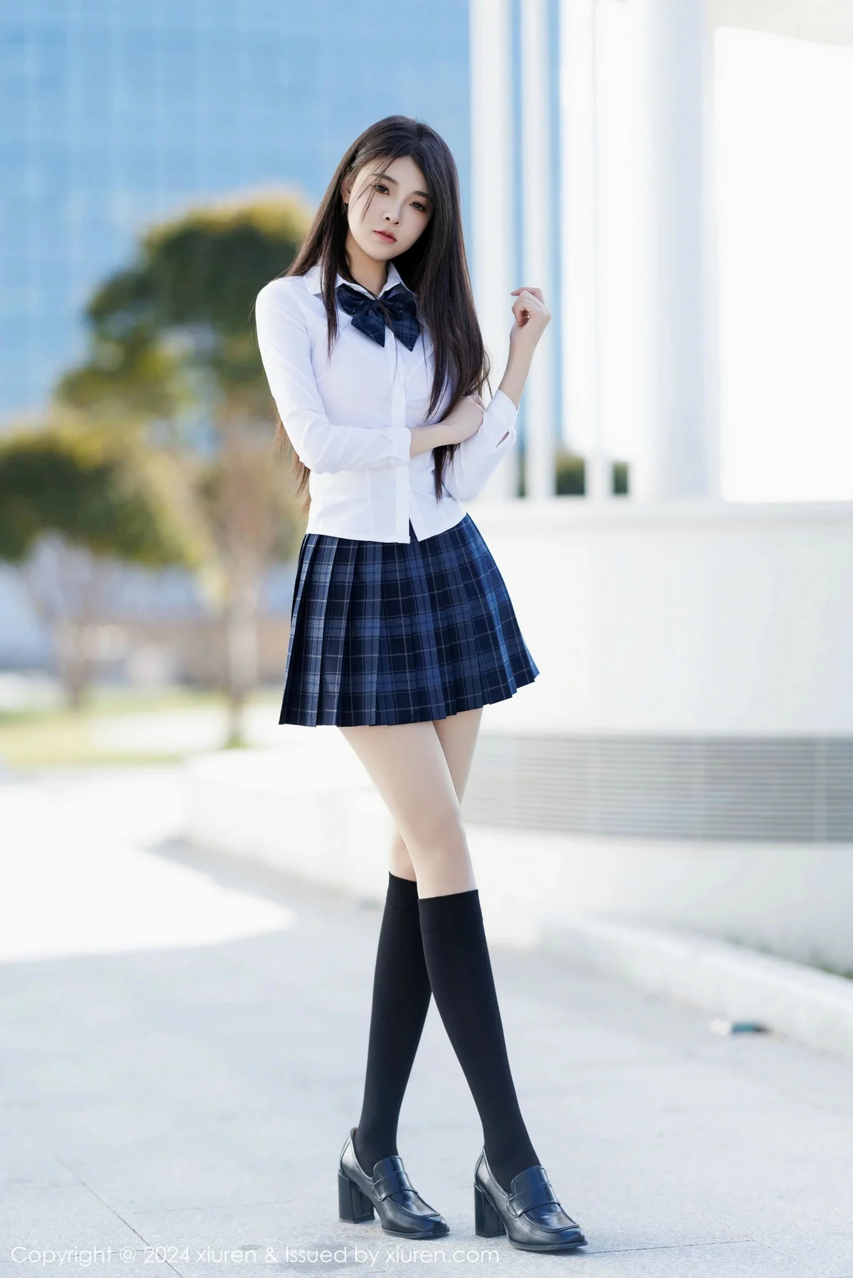 初梦瑶性感白T露粉红色内衣配超薄肉丝秀完美身材绝美写真 第 6 张