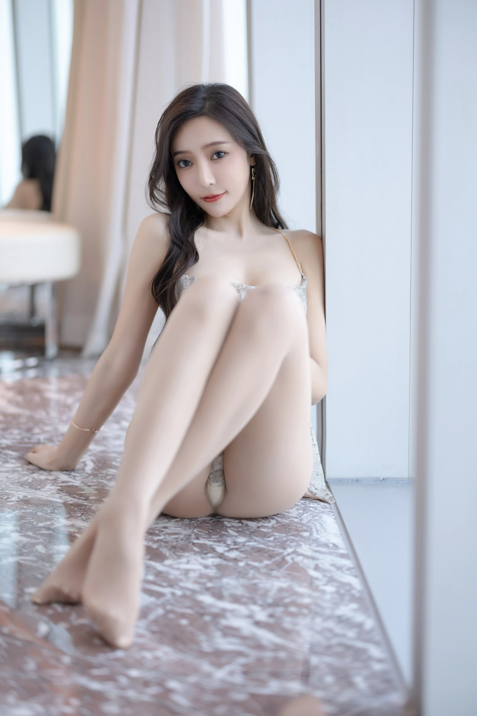 [秀人付费] 王馨瑶Yanni 诱人私拍福利 蛇纹辣妹短裙 第 33 张