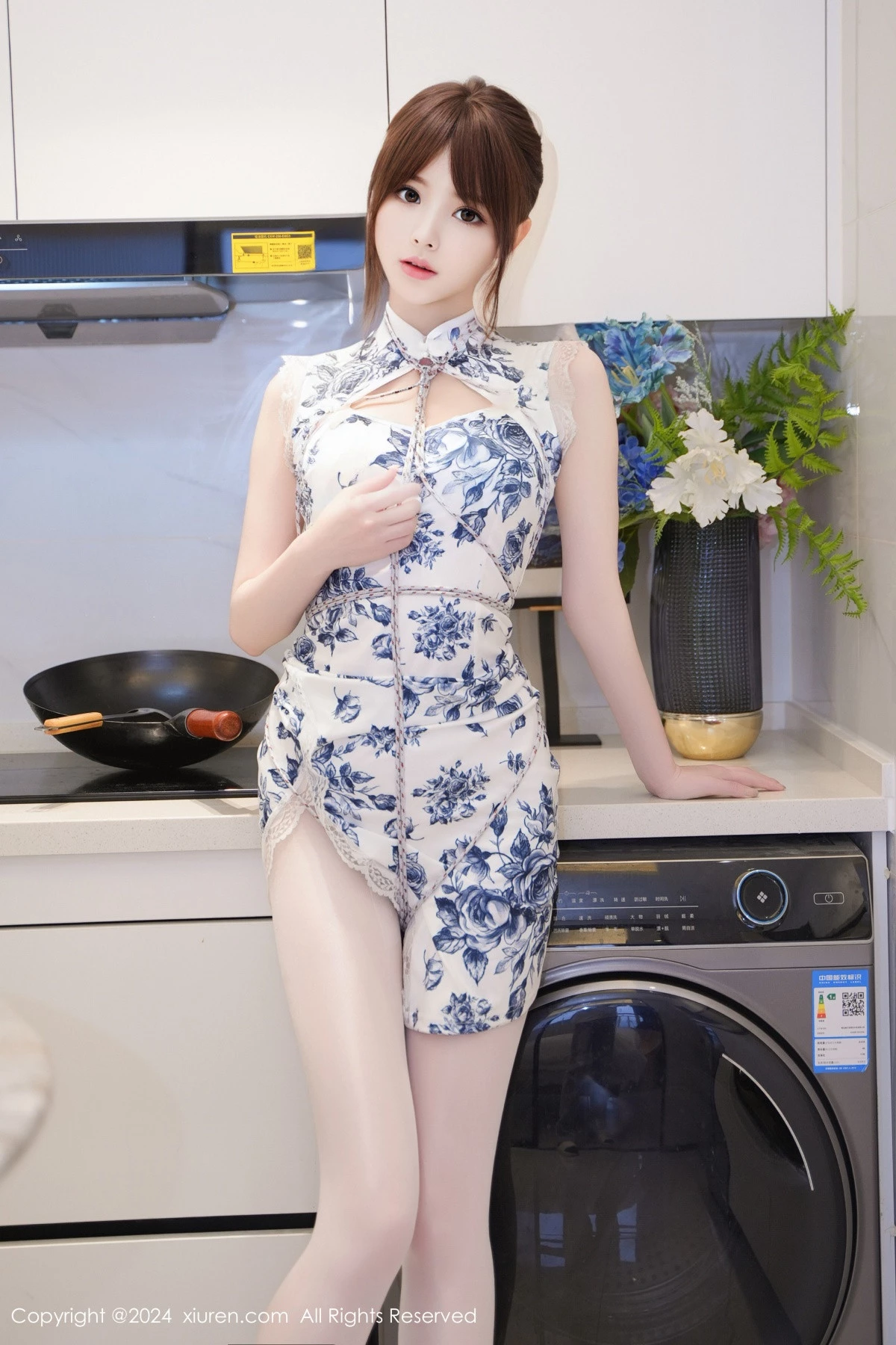 梦灵儿Mini性感青色轻透旗袍配原色丝袜秀惹火身材绝美写真 第 21 张