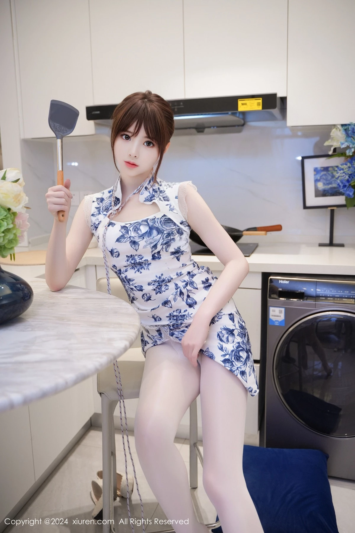 梦灵儿Mini性感青色轻透旗袍配原色丝袜秀惹火身材绝美写真 第 22 张