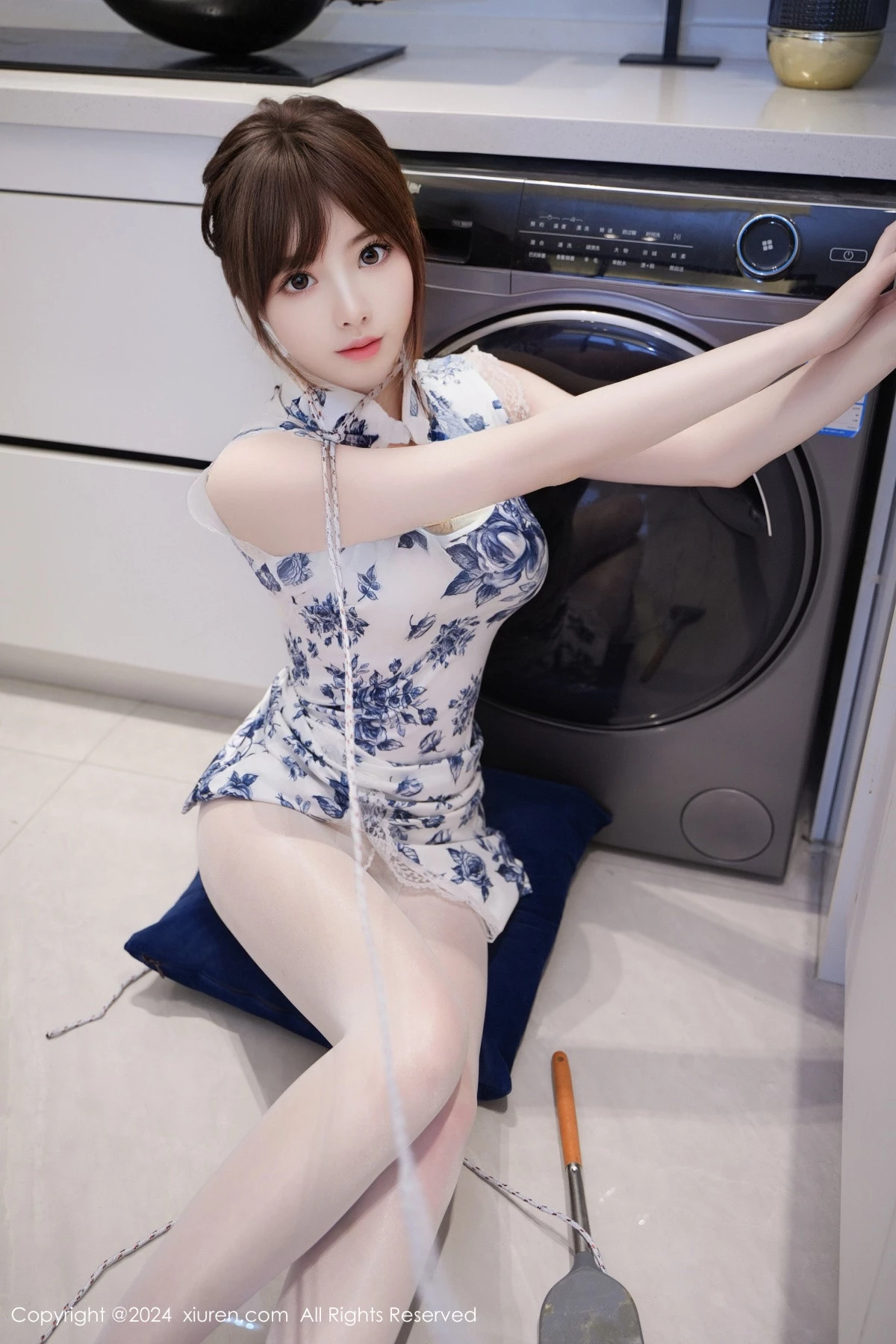 梦灵儿Mini性感青色轻透旗袍配原色丝袜秀惹火身材绝美写真 第 28 张