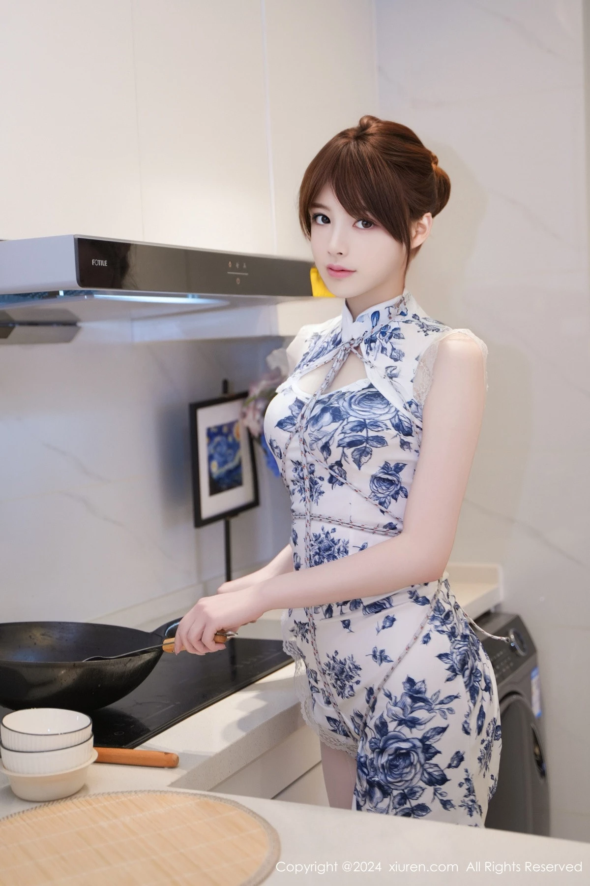 梦灵儿Mini性感青色轻透旗袍配原色丝袜秀惹火身材绝美写真 第 30 张