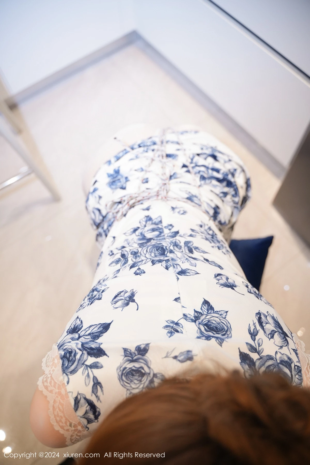 梦灵儿Mini性感青色轻透旗袍配原色丝袜秀惹火身材绝美写真 第 4 张