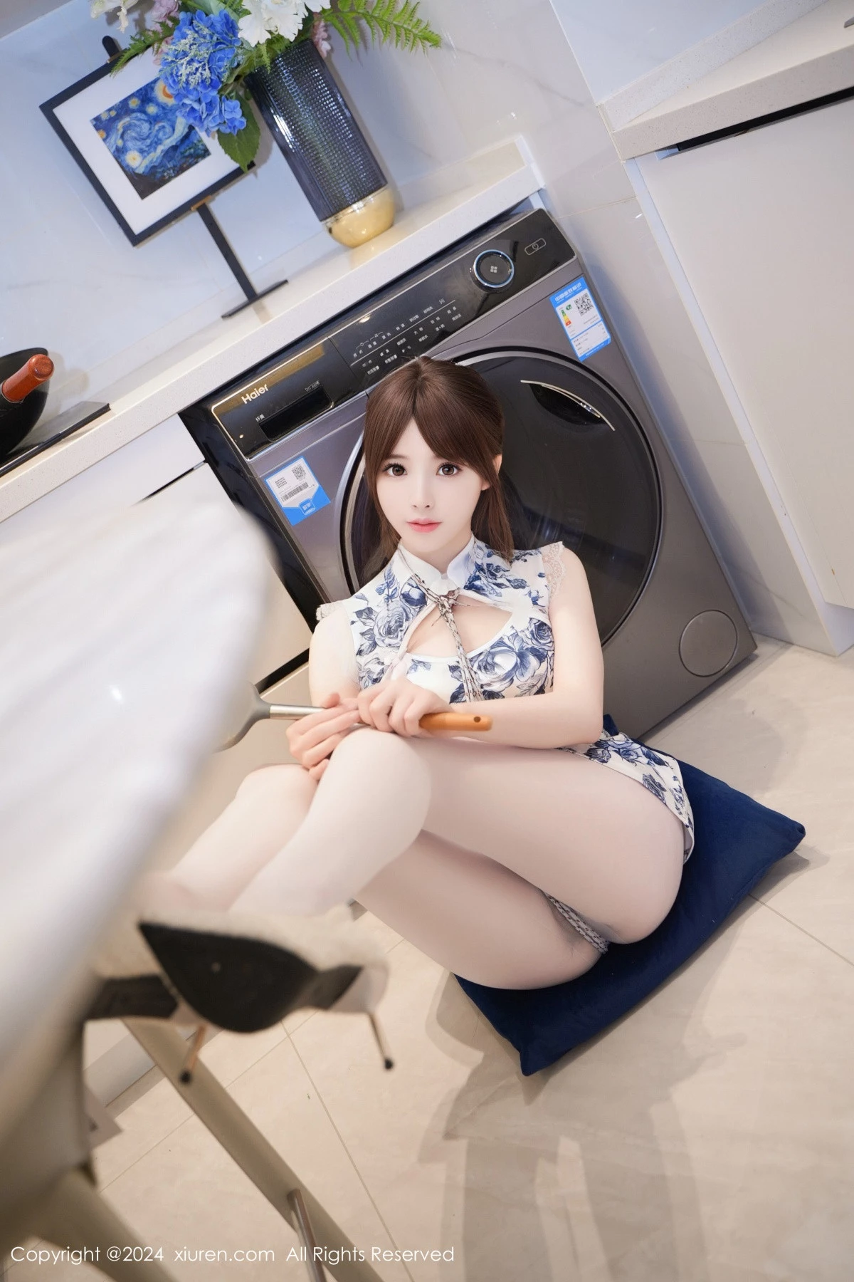 梦灵儿Mini性感青色轻透旗袍配原色丝袜秀惹火身材绝美写真 第 53 张