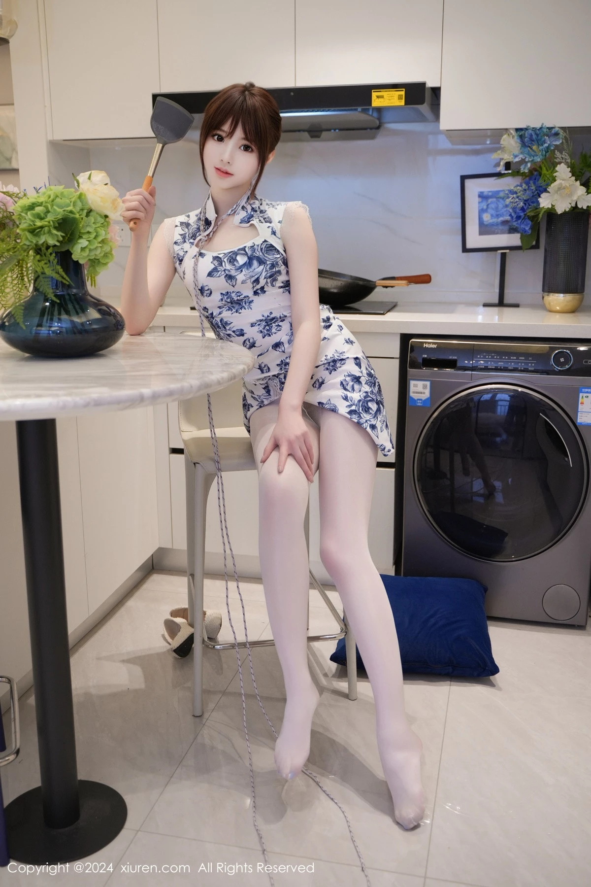 梦灵儿Mini性感青色轻透旗袍配原色丝袜秀惹火身材绝美写真 第 6 张