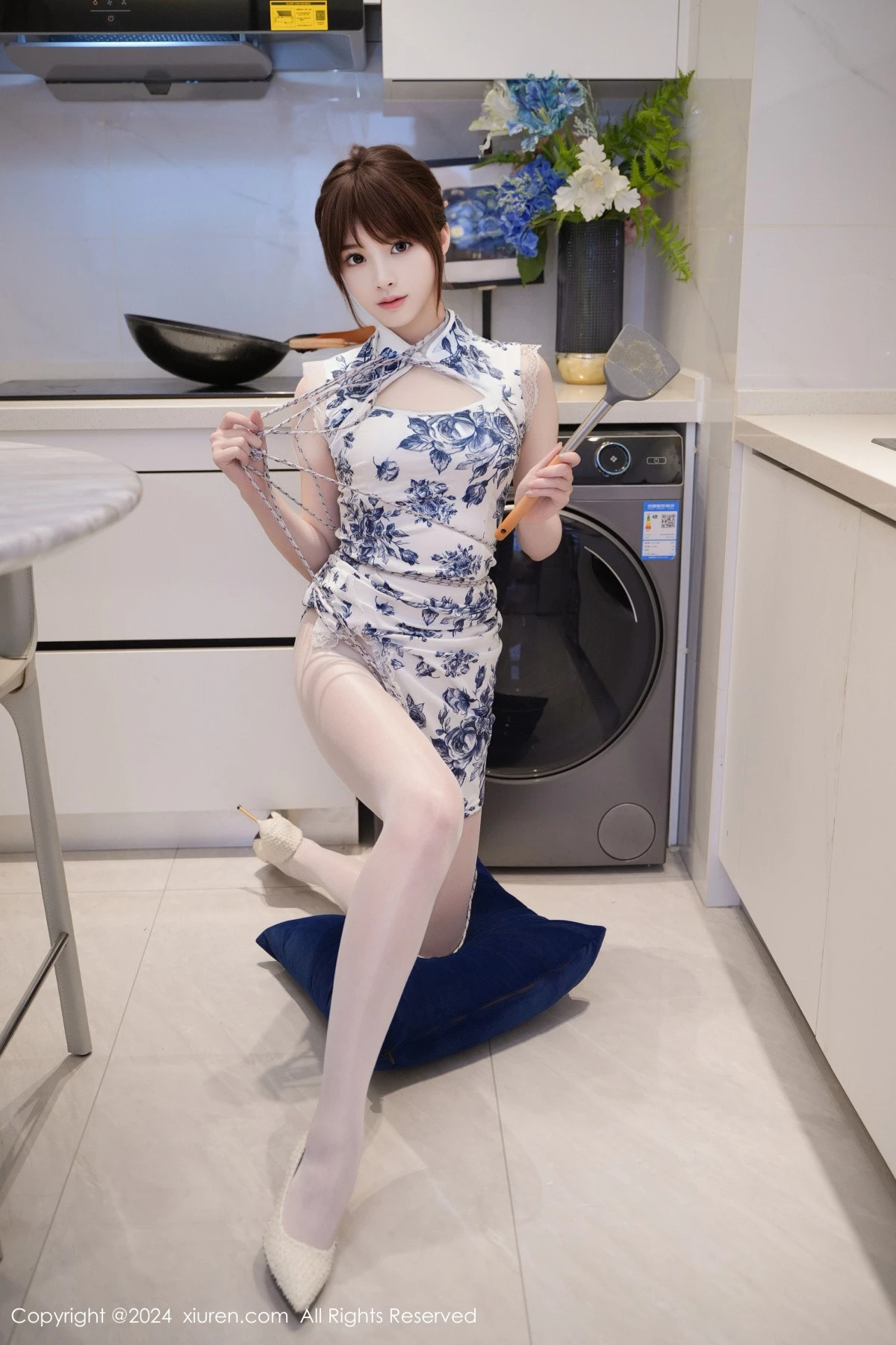 梦灵儿Mini性感青色轻透旗袍配原色丝袜秀惹火身材绝美写真 第 8 张