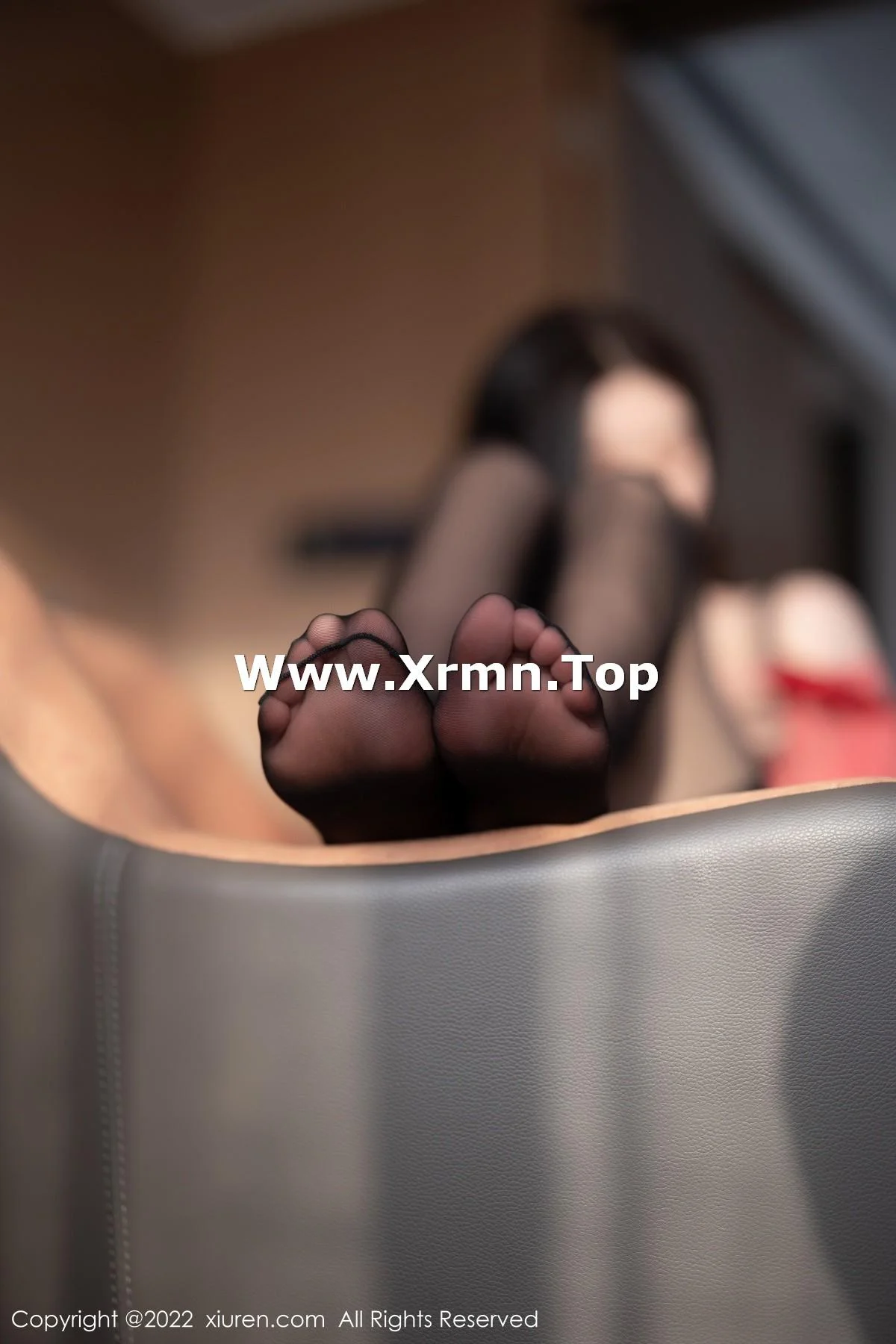 杨晨晨Yome私房红色衬衣配黑短裙黑丝吊袜完美绝美写真 第 44 张