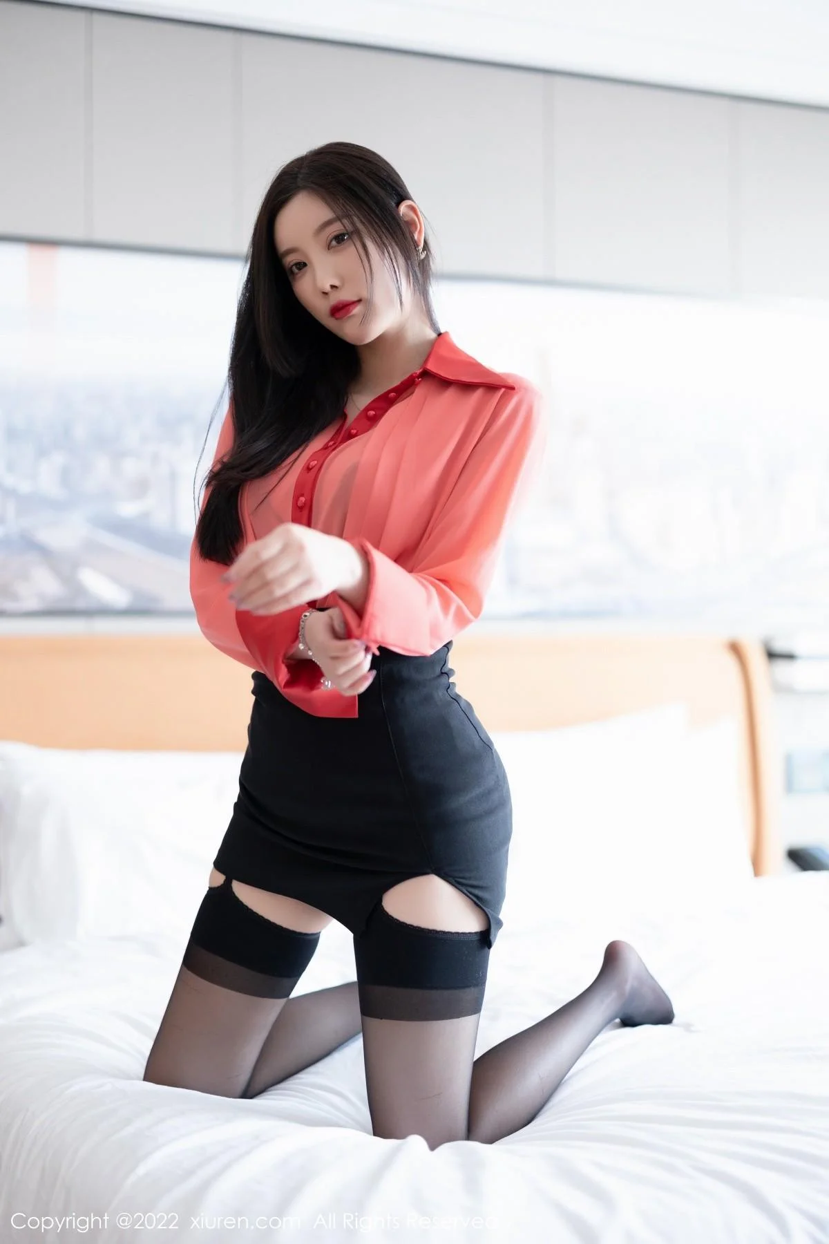 杨晨晨Yome私房红色衬衣配黑短裙黑丝吊袜完美绝美写真 第 6 张