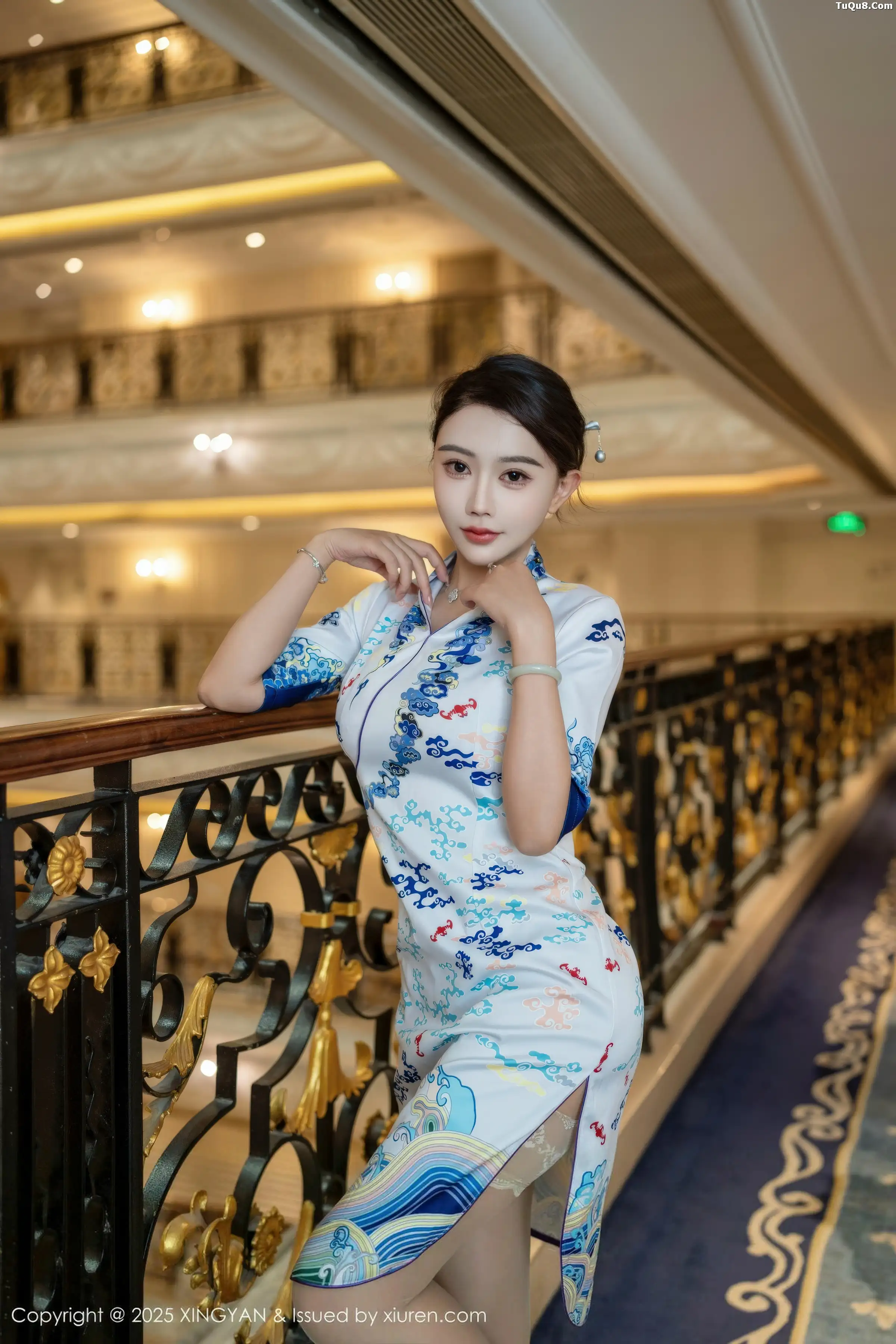 李若汐浅色旗袍露红色内衣配超薄肉丝秀惹火身段绝美写真 第 13 张