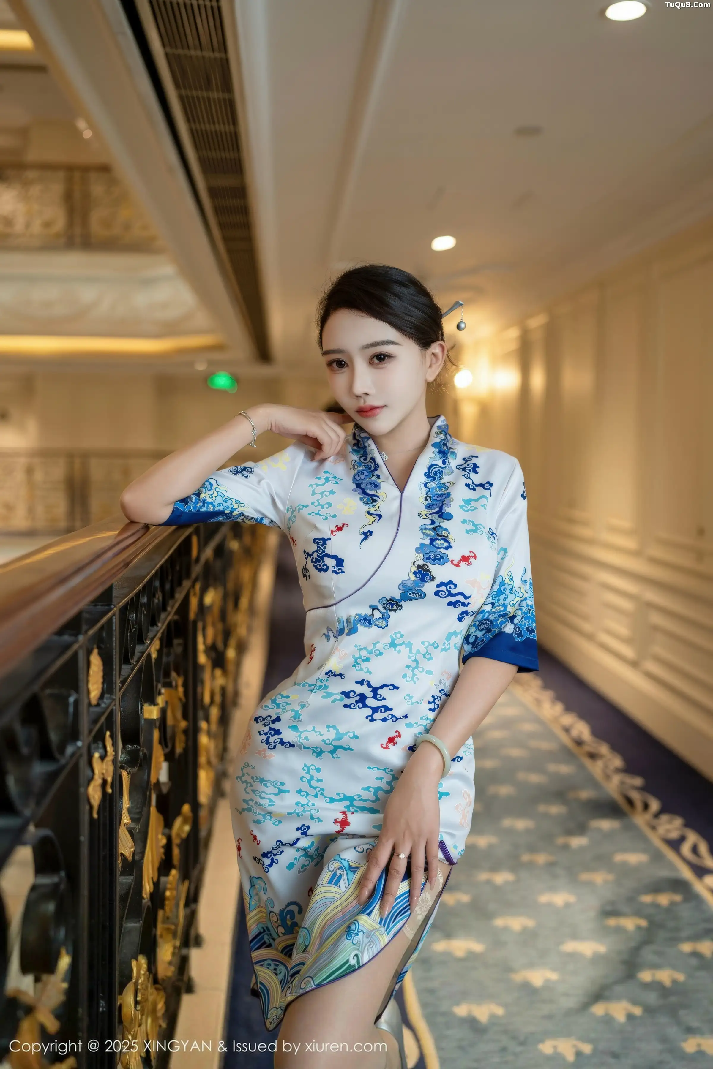 李若汐浅色旗袍露红色内衣配超薄肉丝秀惹火身段绝美写真 第 16 张