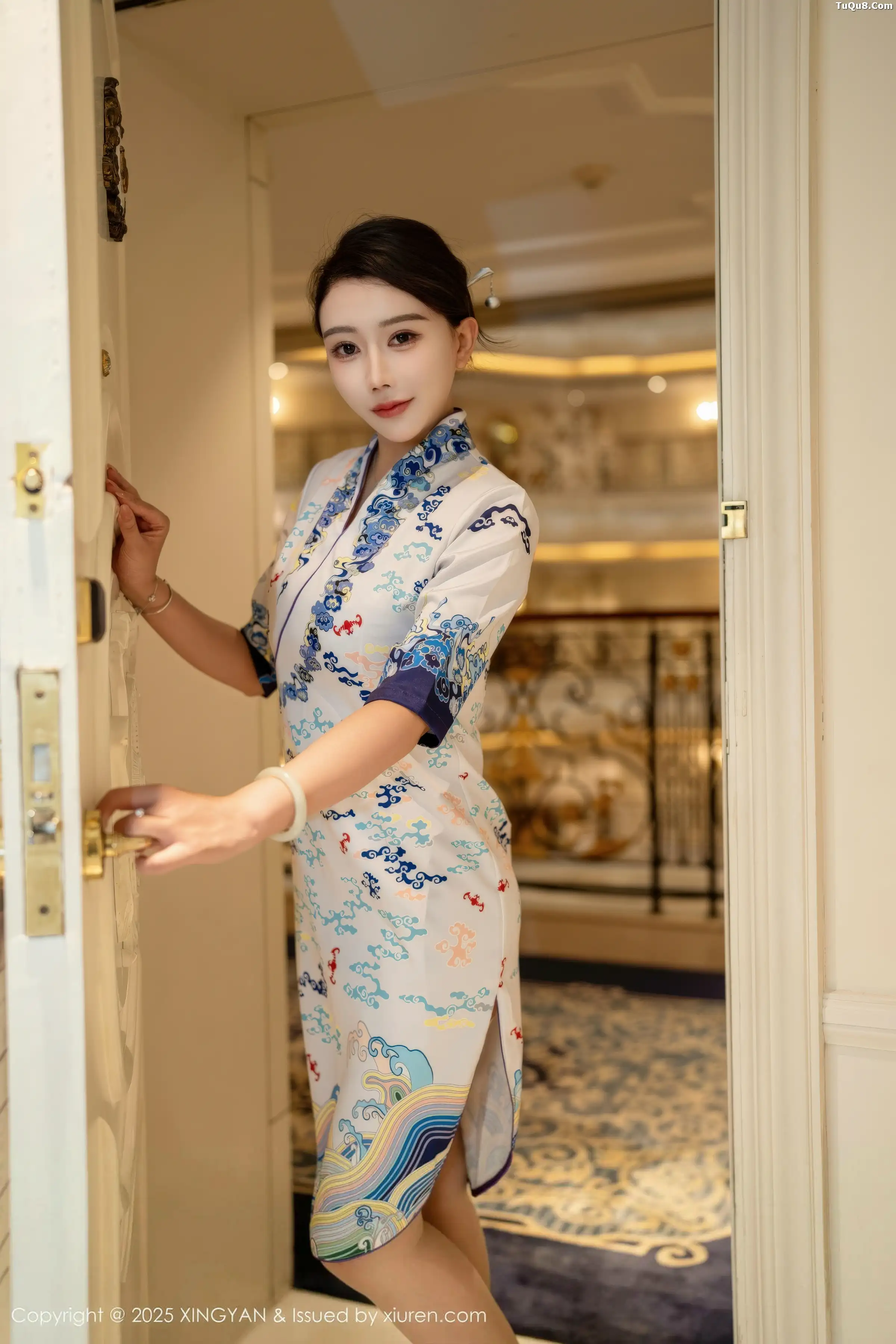 李若汐浅色旗袍露红色内衣配超薄肉丝秀惹火身段绝美写真 第 20 张