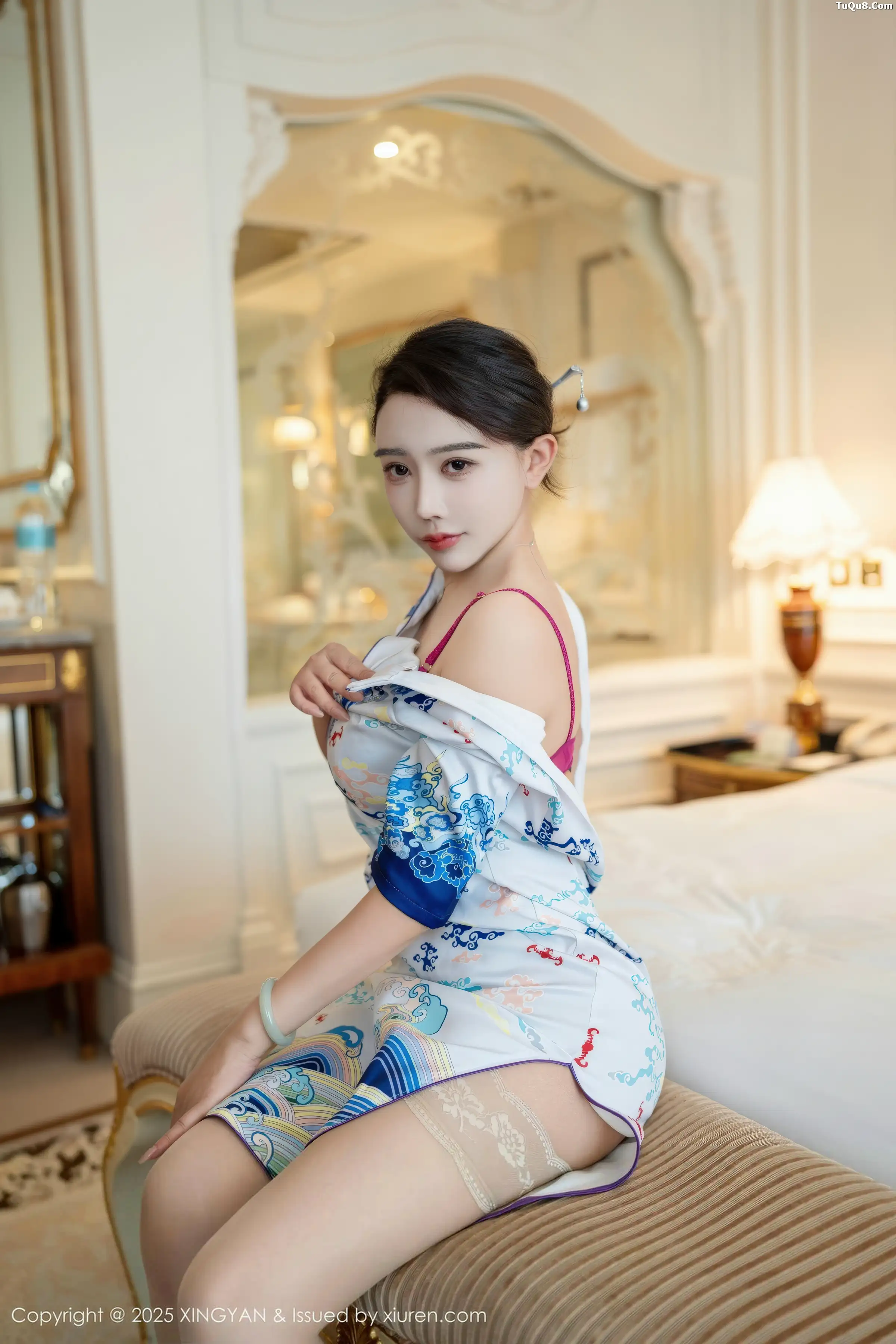 李若汐浅色旗袍露红色内衣配超薄肉丝秀惹火身段绝美写真 第 43 张
