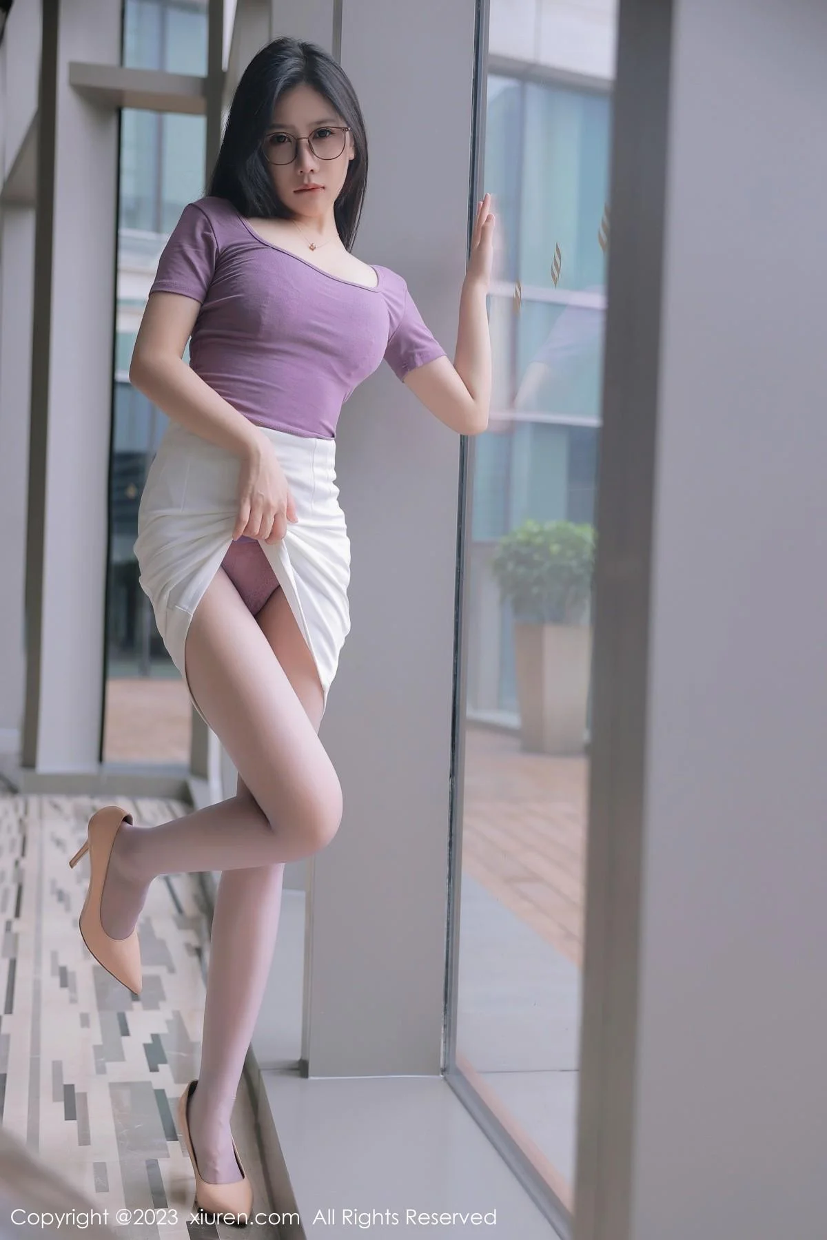 尹甜甜泰国旅拍性感淡红蕾丝内衣配紫色丝袜迷人绝美写真 第 29 张