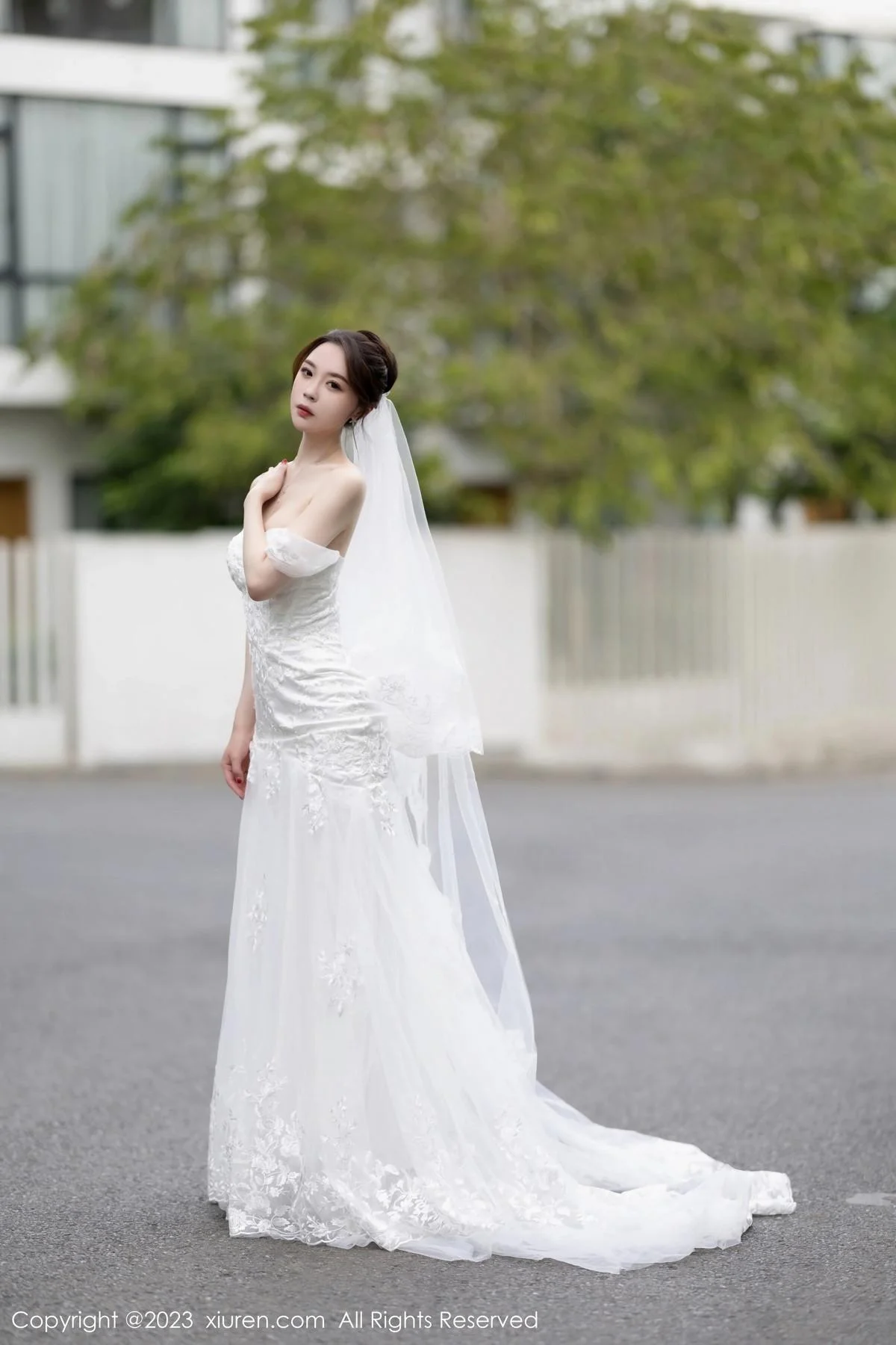 梦心玥安吉旅拍性感白色婚纱服饰半脱秀曼妙身姿绝美写真 第 1 张