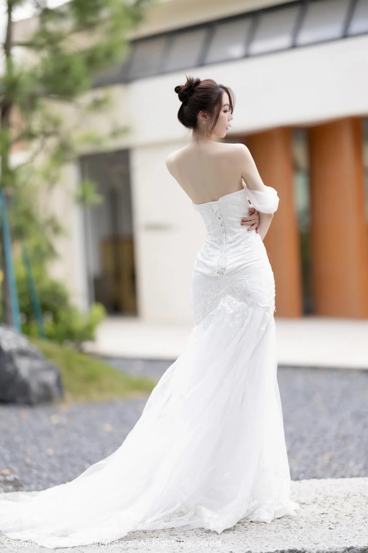 梦心玥安吉旅拍性感白色婚纱服饰半脱秀曼妙身姿绝美写真 第 13 张