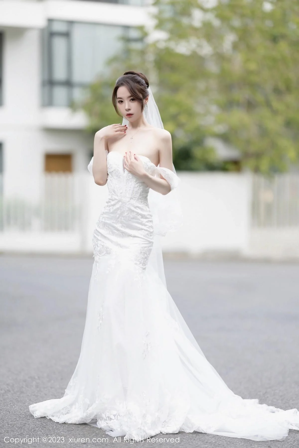 梦心玥安吉旅拍性感白色婚纱服饰半脱秀曼妙身姿绝美写真 第 3 张