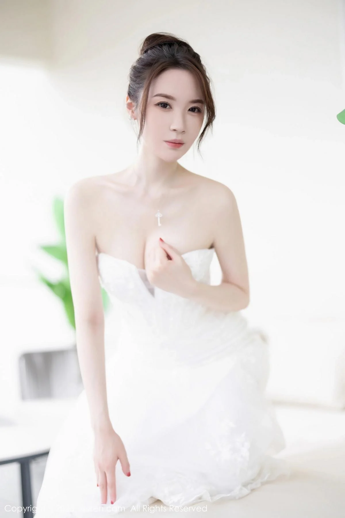 梦心玥安吉旅拍性感白色婚纱服饰半脱秀曼妙身姿绝美写真 第 30 张