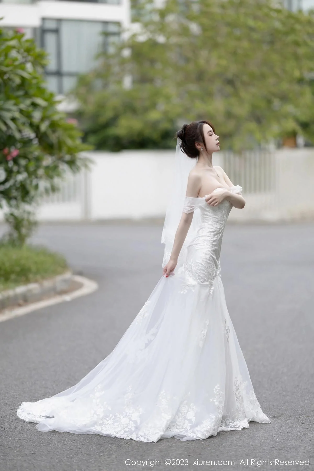 梦心玥安吉旅拍性感白色婚纱服饰半脱秀曼妙身姿绝美写真 第 4 张