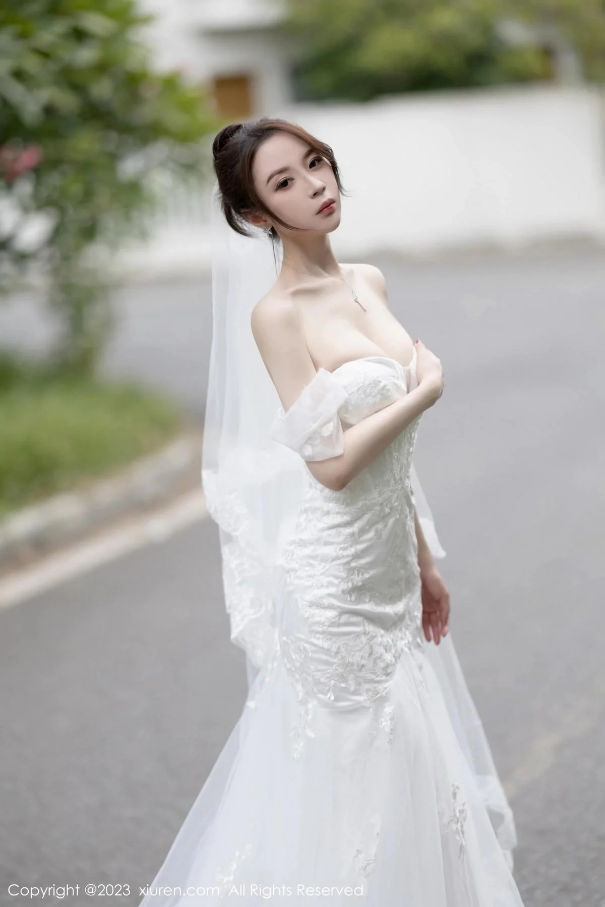 梦心玥安吉旅拍性感白色婚纱服饰半脱秀曼妙身姿绝美写真 第 5 张