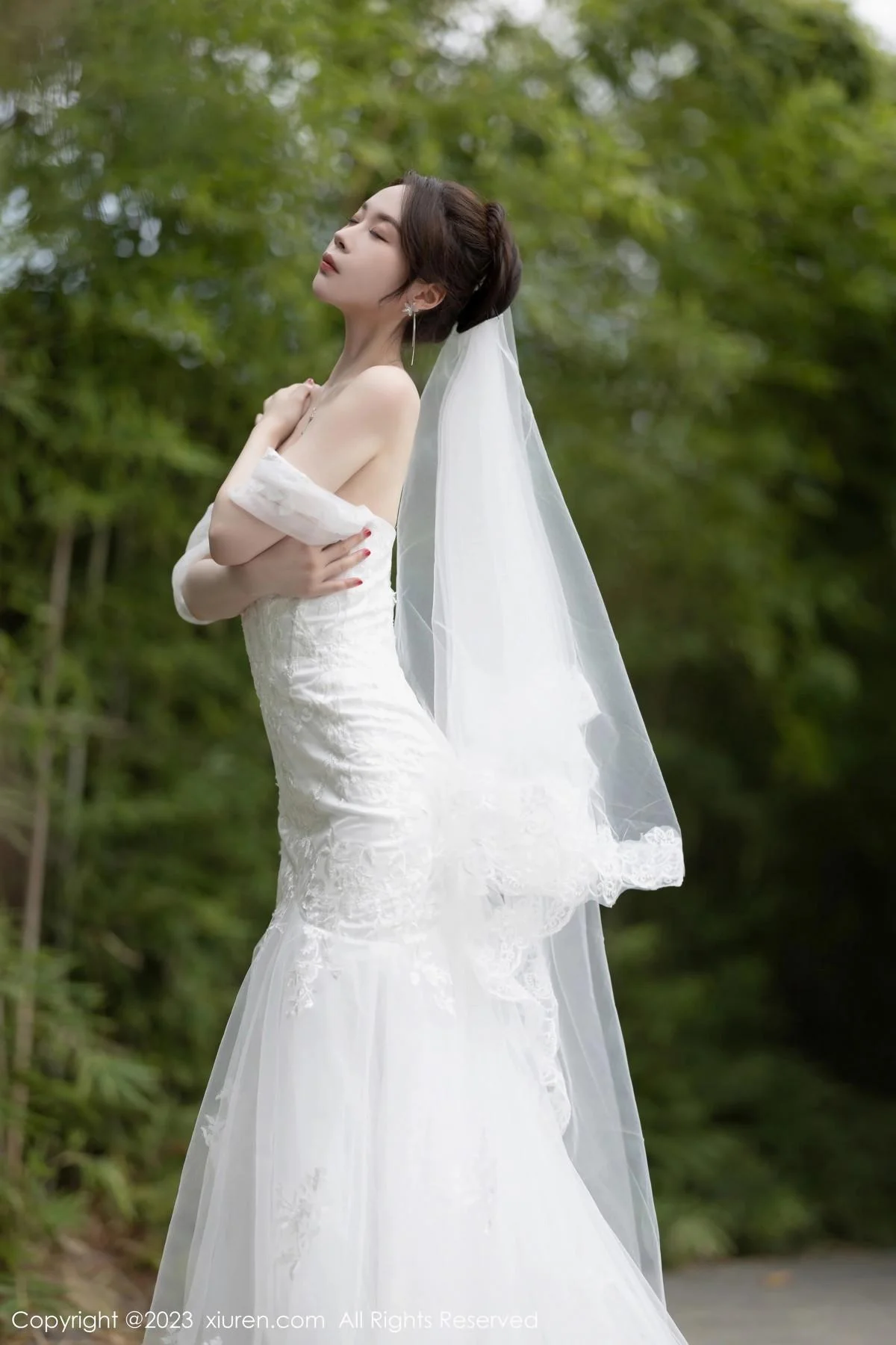 梦心玥安吉旅拍性感白色婚纱服饰半脱秀曼妙身姿绝美写真 第 7 张