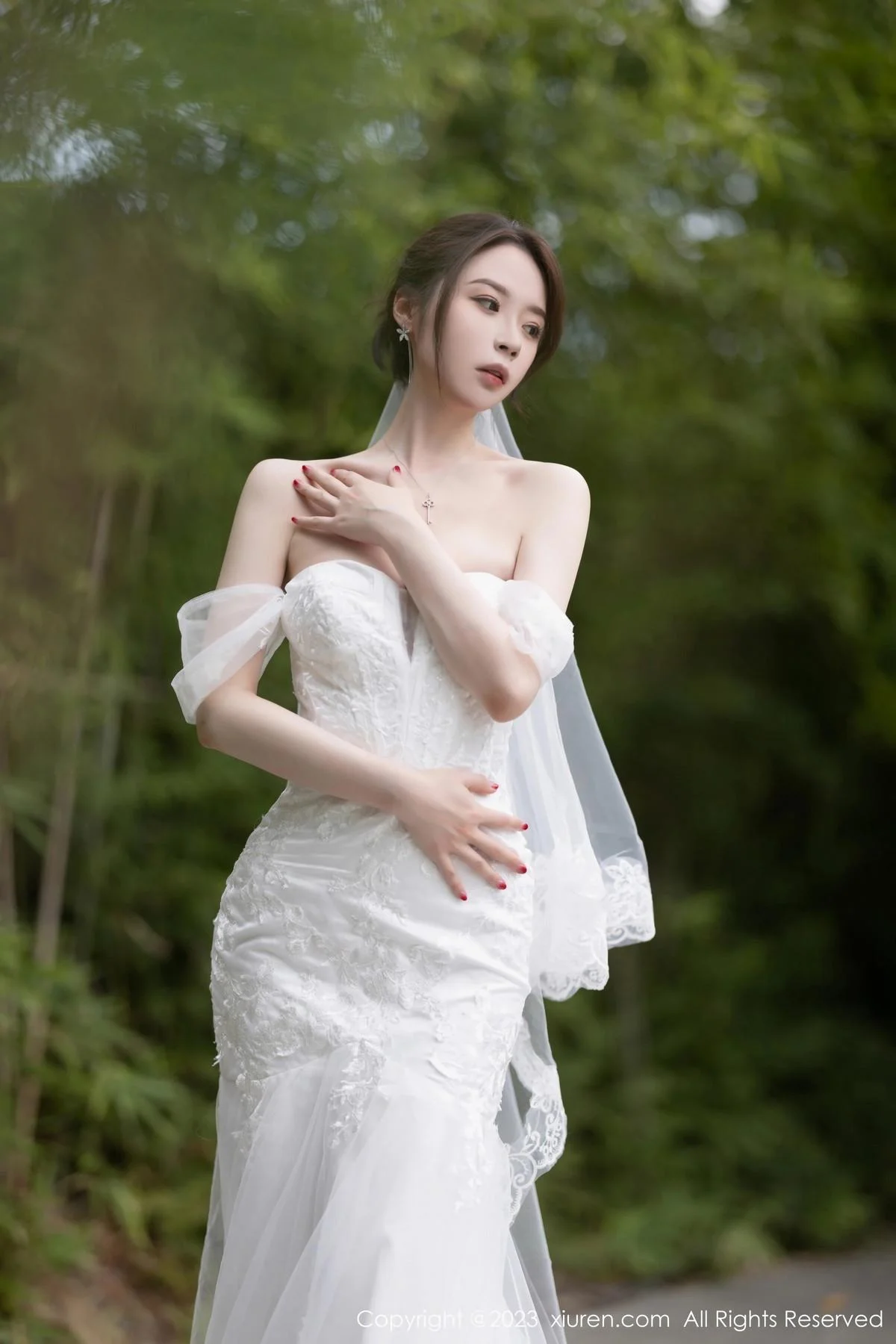 梦心玥安吉旅拍性感白色婚纱服饰半脱秀曼妙身姿绝美写真 第 8 张