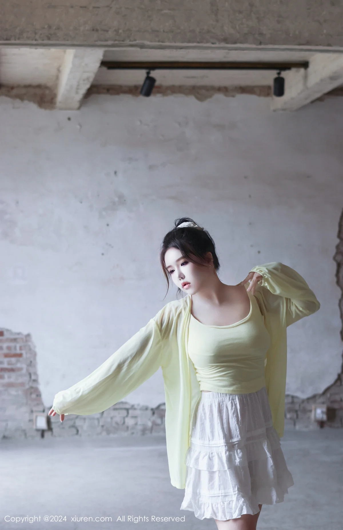 小薯条nienie性感黄色上衣配白色短裙秀曼妙身姿迷人写真 第 117 张