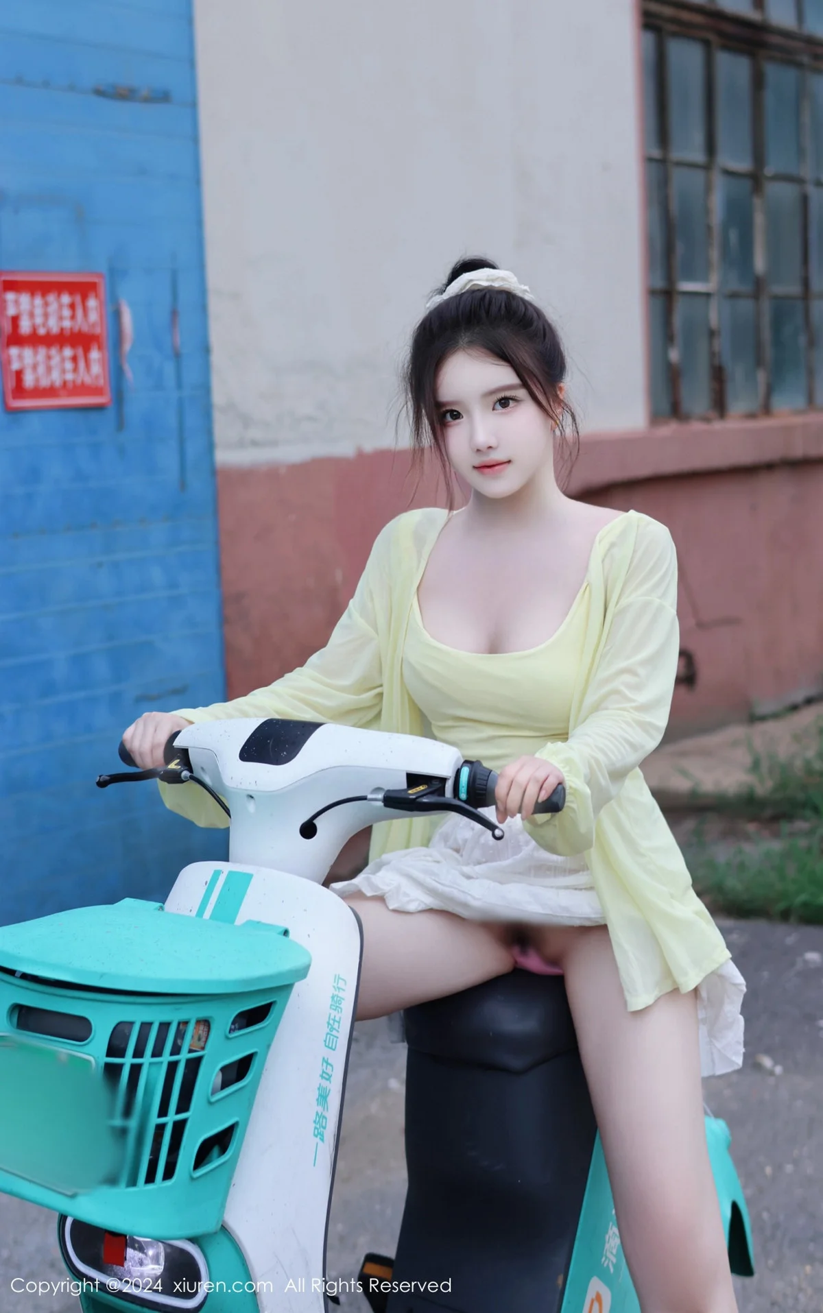 小薯条nienie性感黄色上衣配白色短裙秀曼妙身姿迷人写真 第 119 张