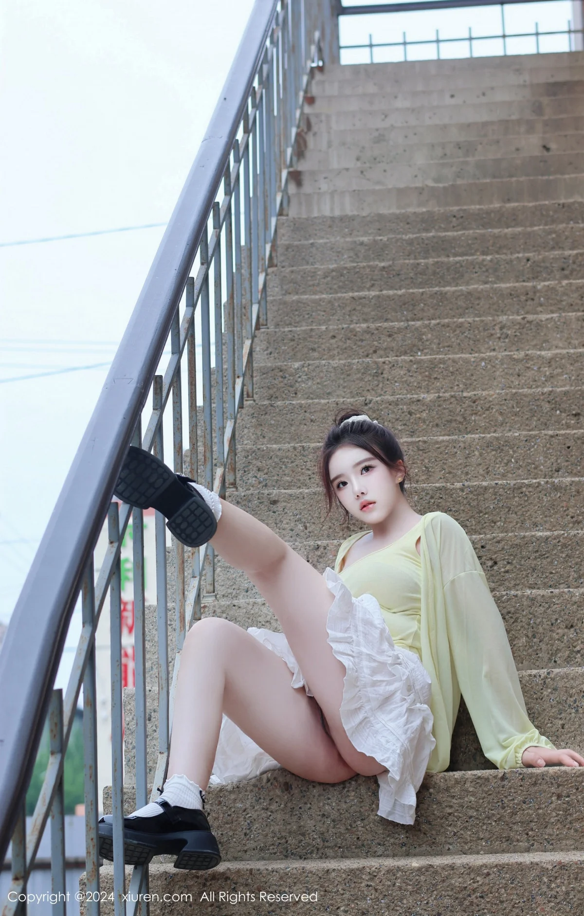 小薯条nienie性感黄色上衣配白色短裙秀曼妙身姿迷人写真 第 124 张