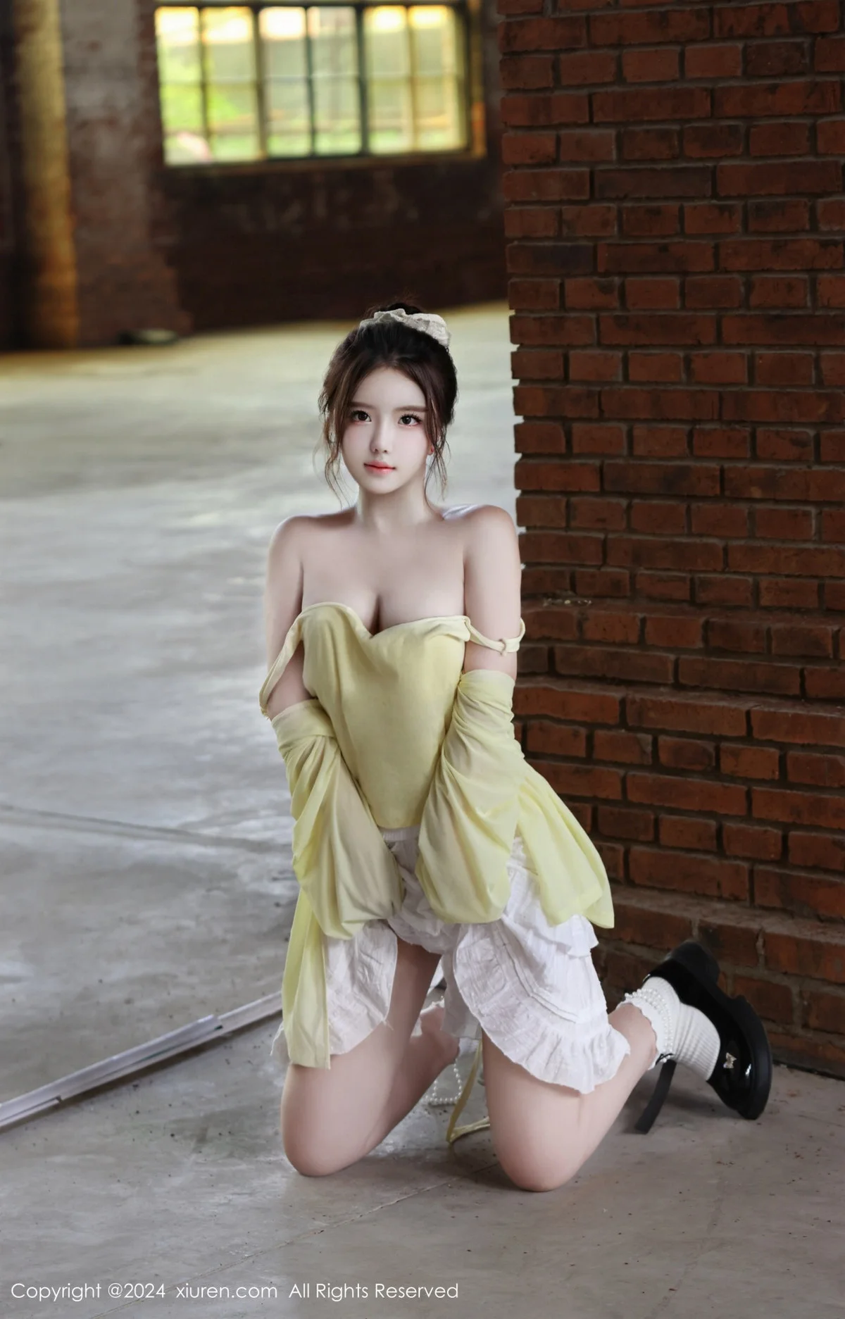 小薯条nienie性感黄色上衣配白色短裙秀曼妙身姿迷人写真 第 141 张