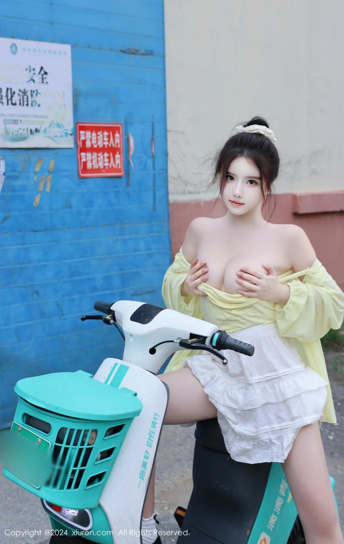 小薯条nienie性感黄色上衣配白色短裙秀曼妙身姿迷人写真 第 143 张