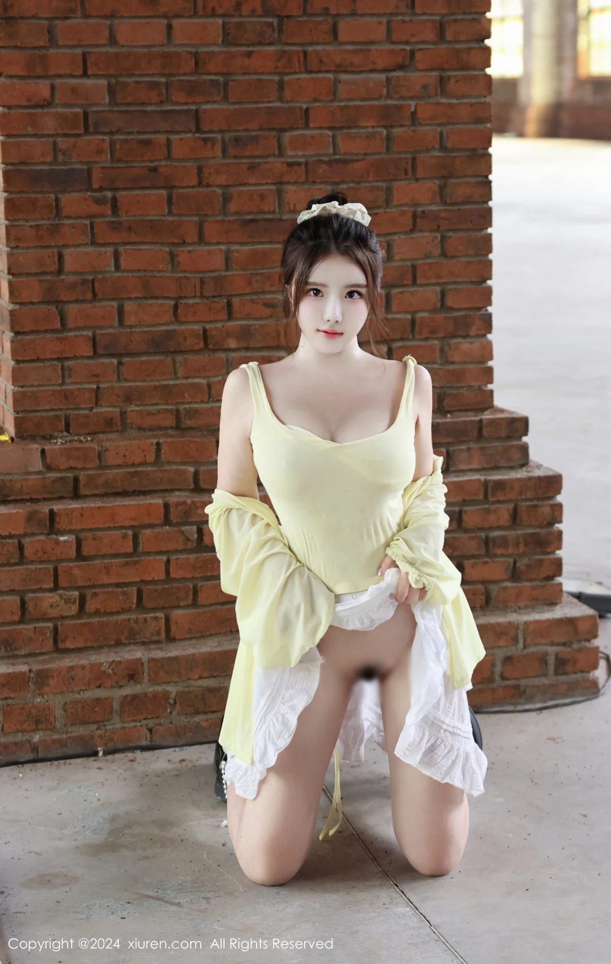 小薯条nienie性感黄色上衣配白色短裙秀曼妙身姿迷人写真 第 150 张