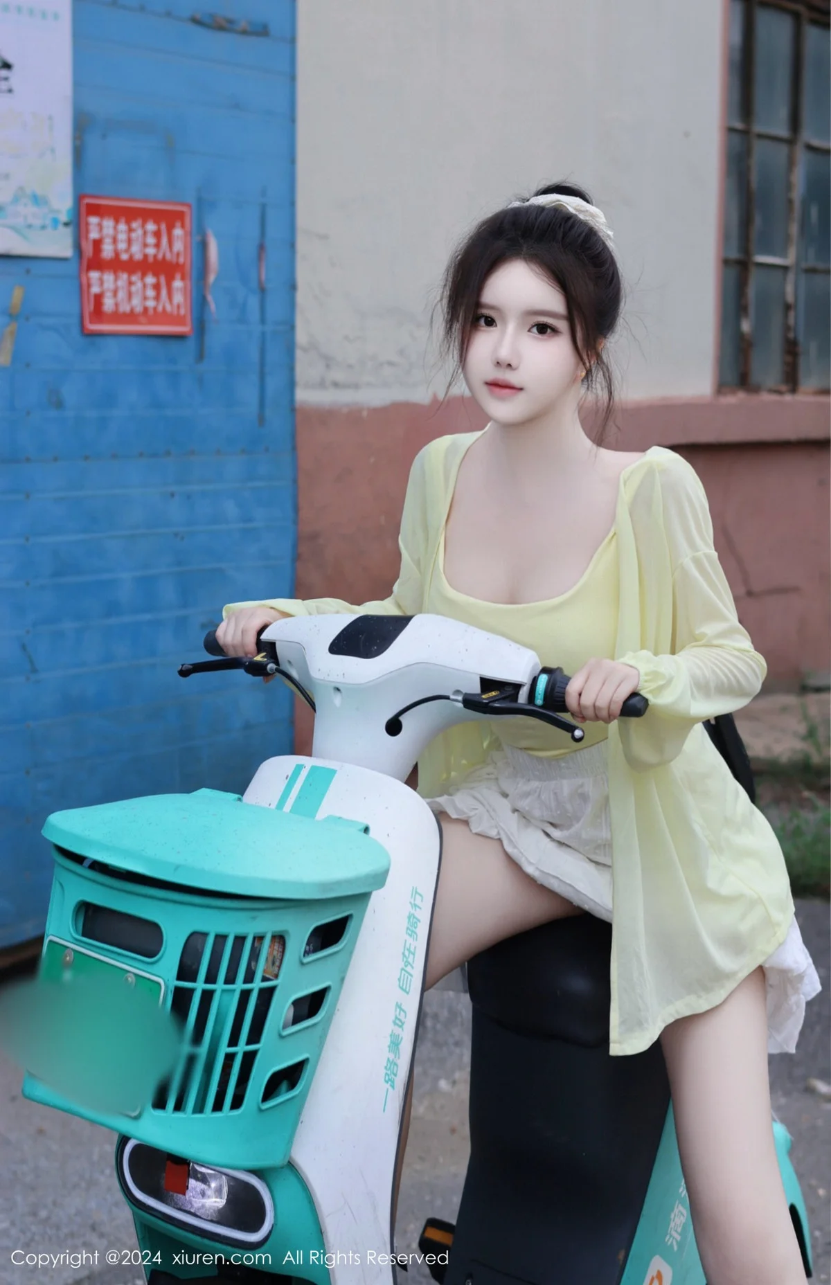 小薯条nienie性感黄色上衣配白色短裙秀曼妙身姿迷人写真 第 159 张