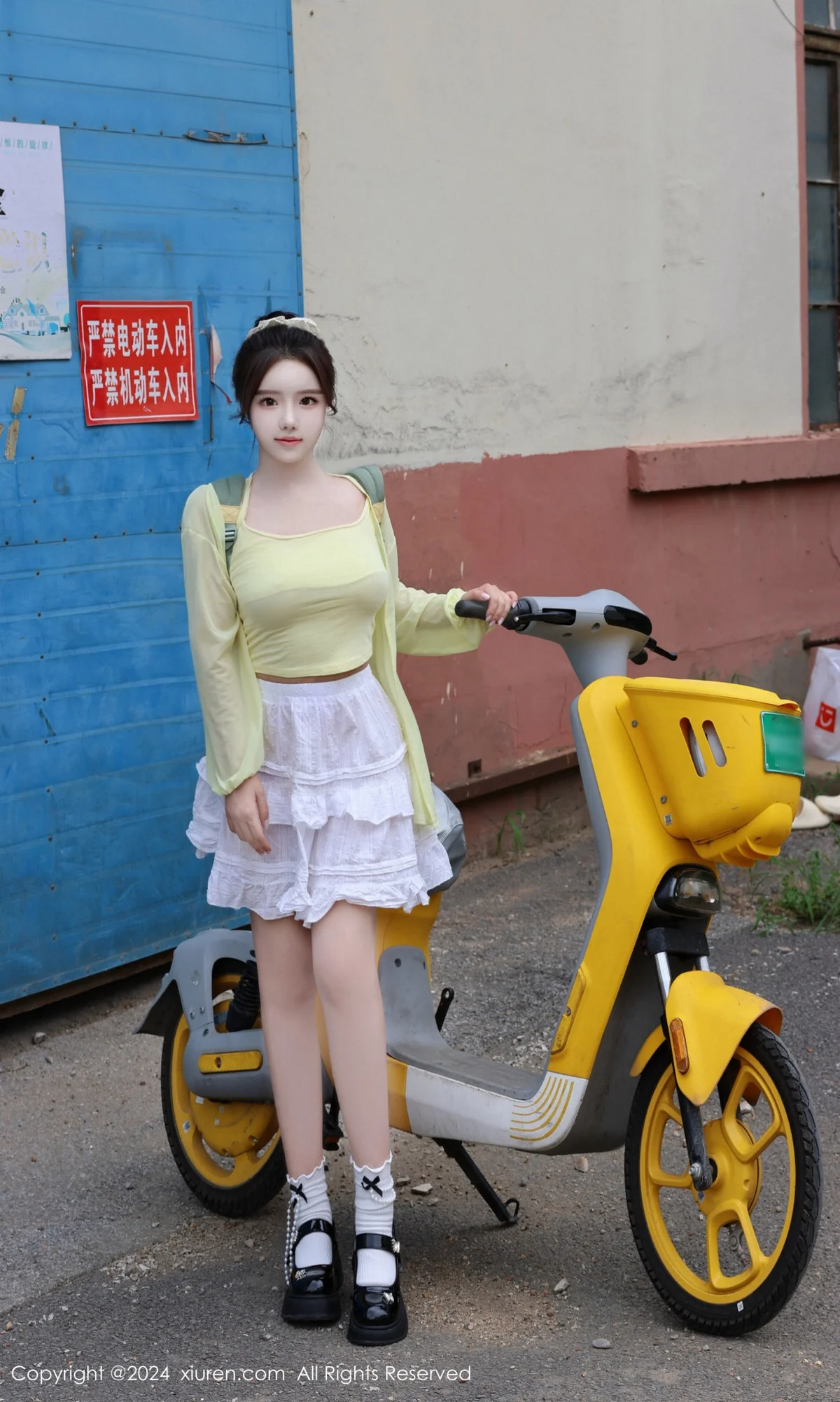 小薯条nienie性感黄色上衣配白色短裙秀曼妙身姿迷人写真 第 166 张