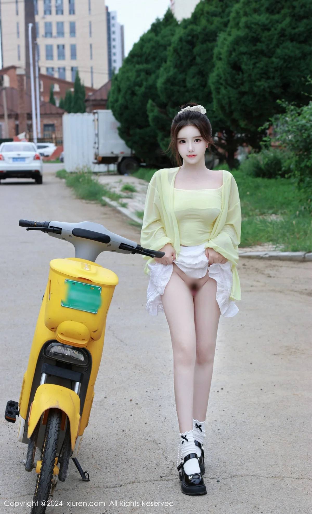 小薯条nienie性感黄色上衣配白色短裙秀曼妙身姿迷人写真 第 170 张