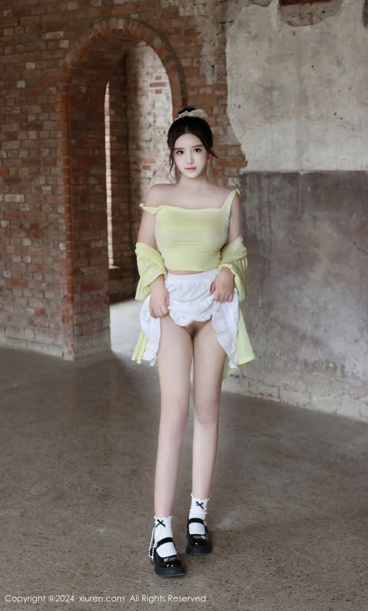 小薯条nienie性感黄色上衣配白色短裙秀曼妙身姿迷人写真 第 172 张