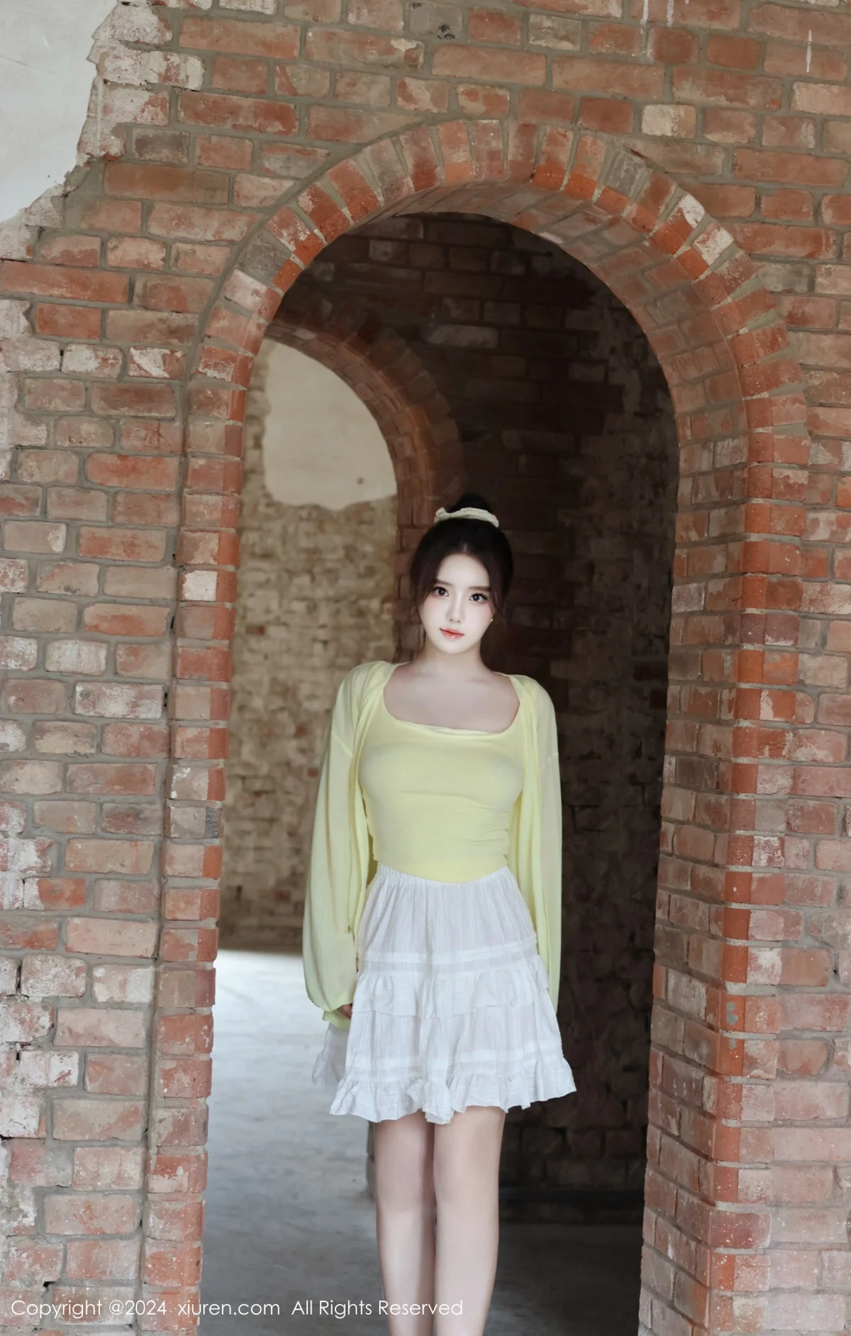 小薯条nienie性感黄色上衣配白色短裙秀曼妙身姿迷人写真 第 34 张
