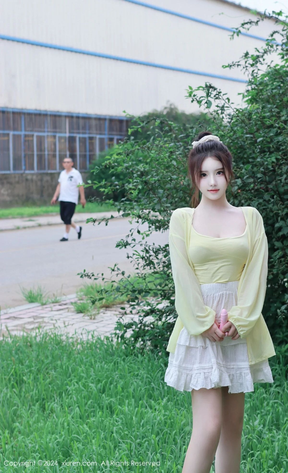 小薯条nienie性感黄色上衣配白色短裙秀曼妙身姿迷人写真 第 51 张