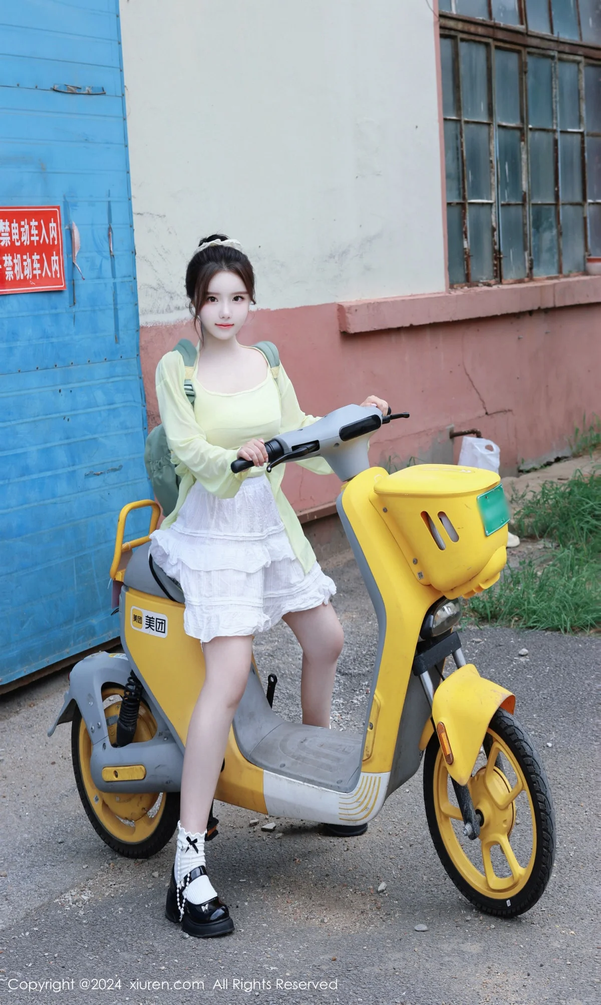 小薯条nienie性感黄色上衣配白色短裙秀曼妙身姿迷人写真 第 61 张